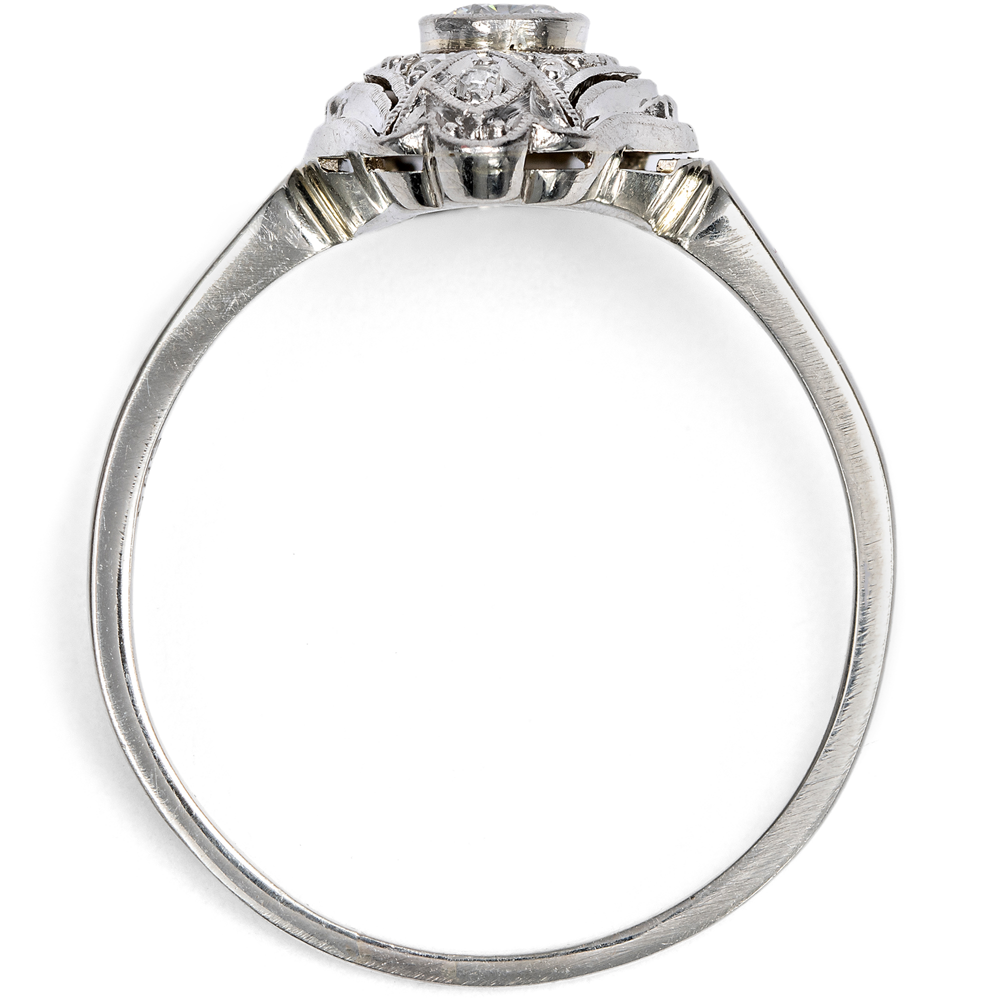 Classic Déco Plaque Ring with Diamonds in White Gold and Platinum, c. 1930s Classic Déco Plaque Ring with Diamonds in White Gold and Platinum, c. 1930s