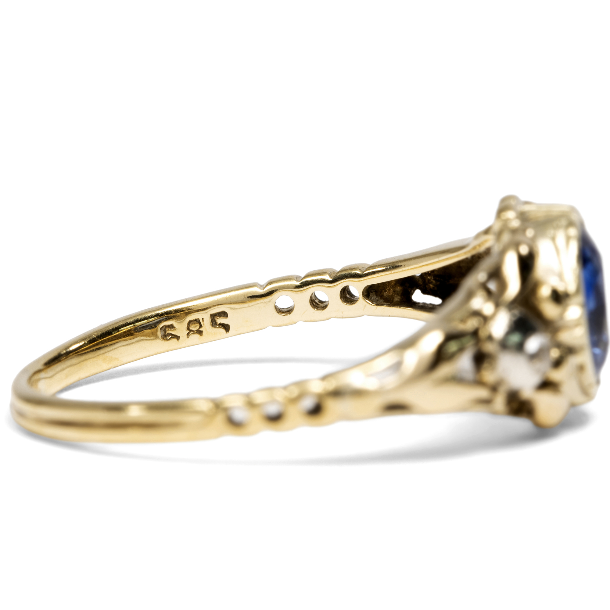 Delicate Antique Ring with Sapphire & Diamonds in Gold & Silver, c. 1920 Delicate Antique Ring with Sapphire & Diamonds in Gold & Silver, c. 1920