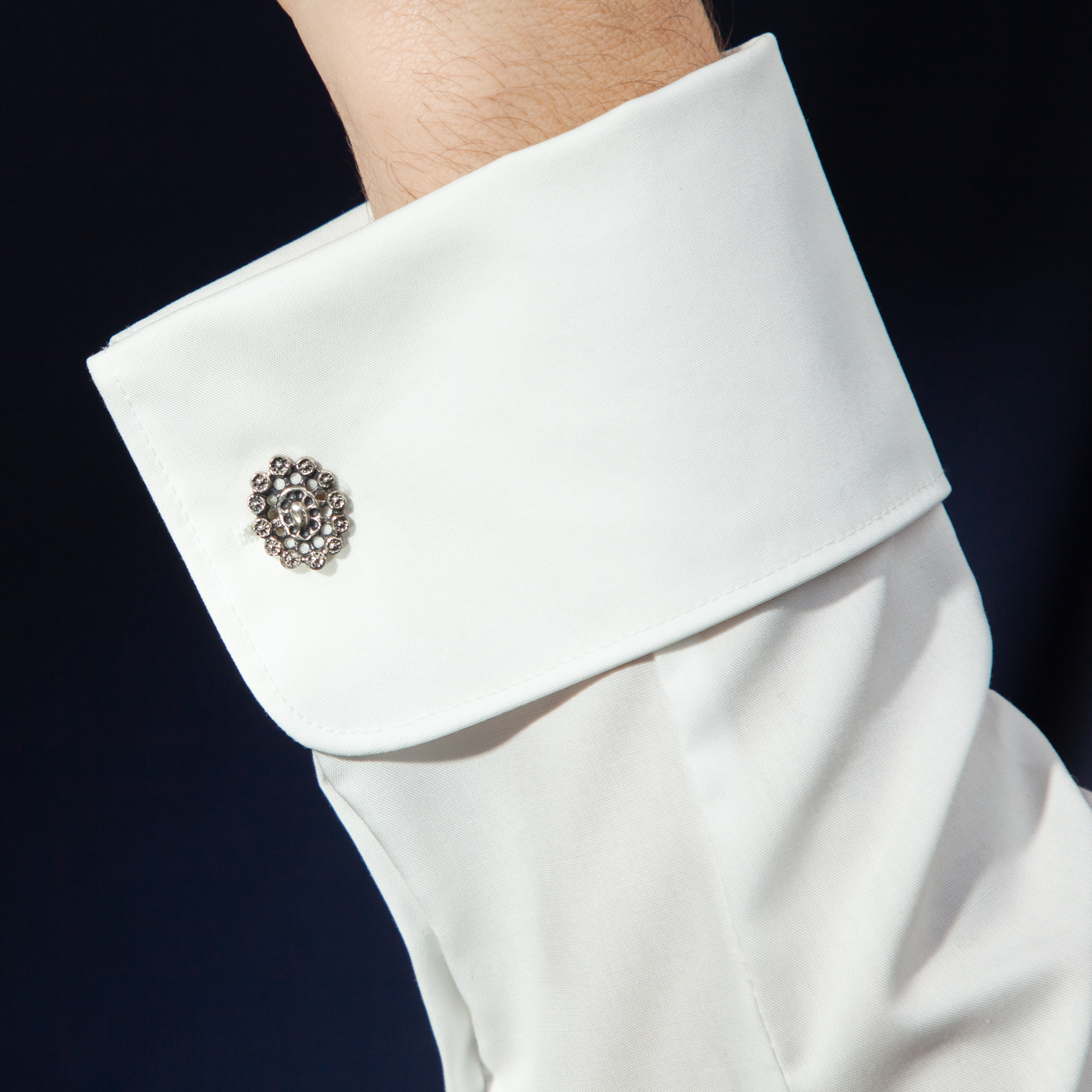 Geschwungene Manschettenknöpfe in Formen des 18. Jahrhunderts, Blachian um 1960 Geschwungene Manschettenknöpfe in Formen des 18. Jahrhunderts, Blachian um 1960