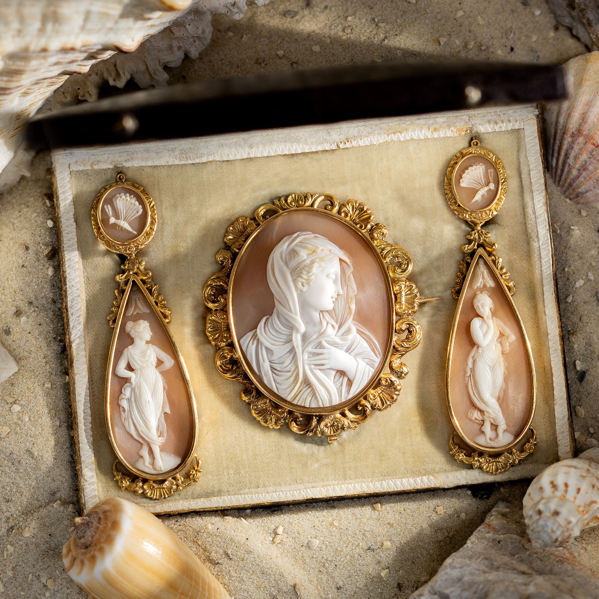 Antique Cameo Demi-Parure of Day-and-Night-Earrings and a Brooch, Strasbourg, c. 1840 Antique Cameo Demi-Parure of Day-and-Night-Earrings and a Brooch, Strasbourg, c. 1840
