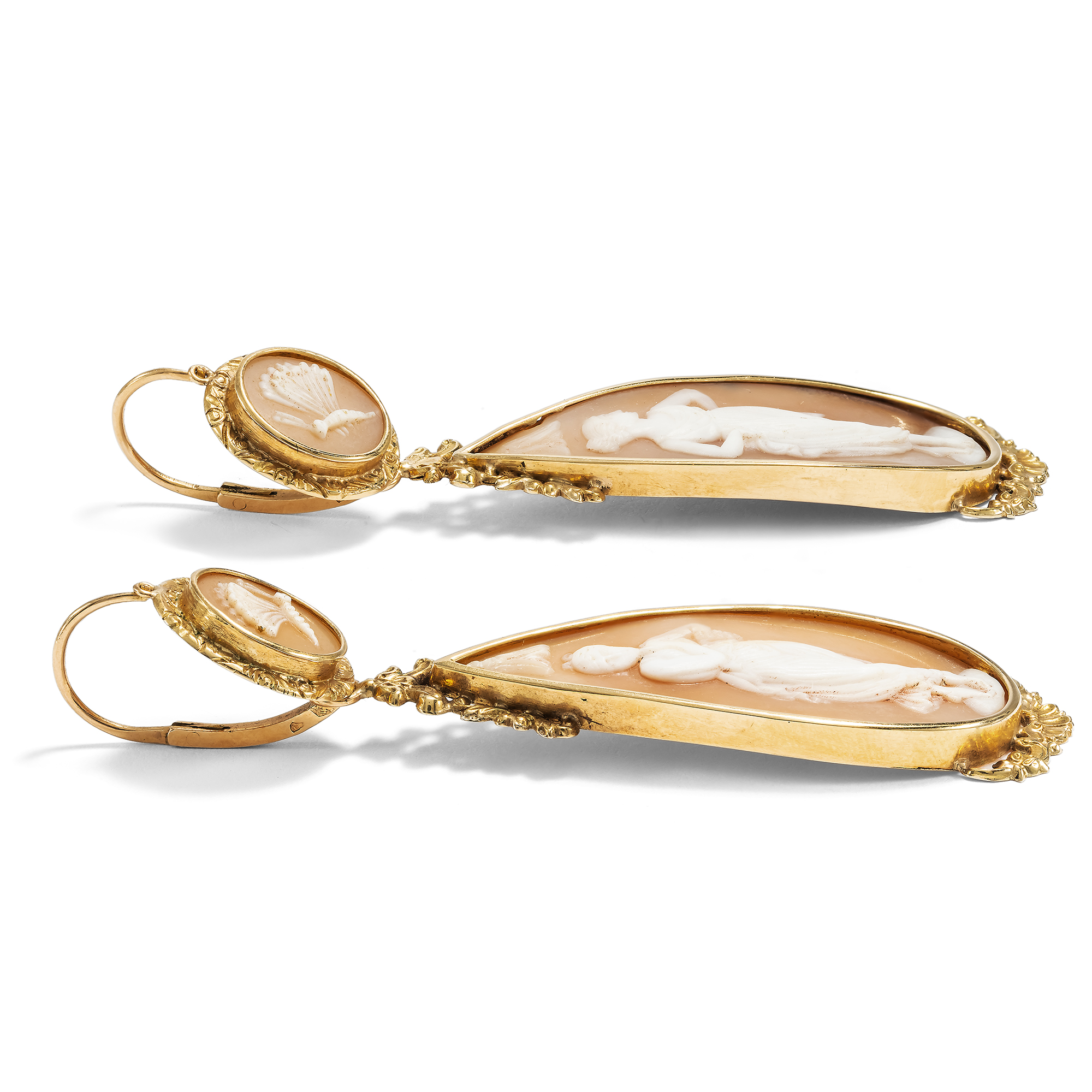 Antique Cameo Demi-Parure of Day-and-Night-Earrings and a Brooch, Strasbourg, c. 1840 Antique Cameo Demi-Parure of Day-and-Night-Earrings and a Brooch, Strasbourg, c. 1840