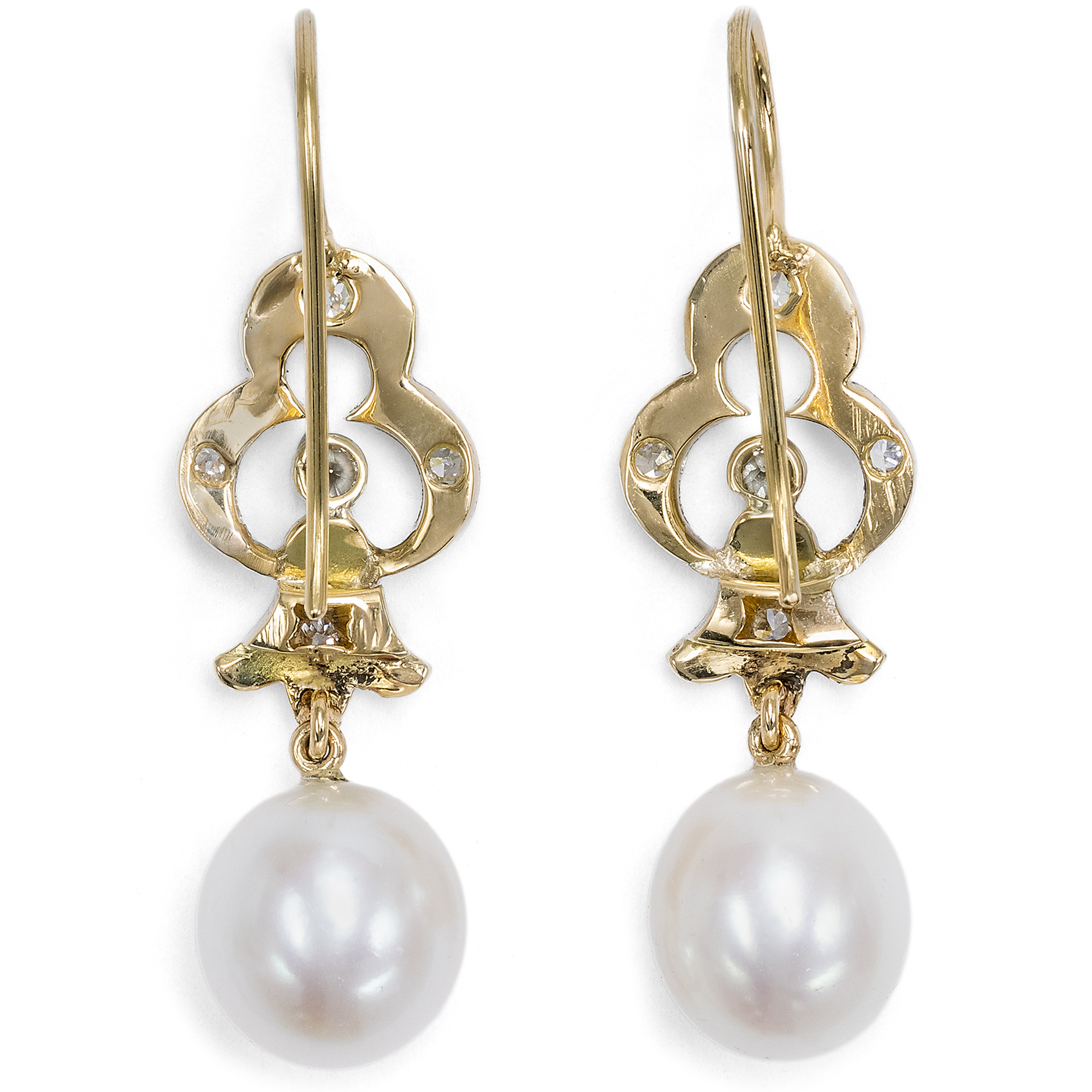 Ohrringe aus antiken Elementen mit Diamanten, Perlen, Gold und Platin, um 1920 und später Ohrringe aus antiken Elementen mit Diamanten, Perlen, Gold und Platin, um 1920 und später