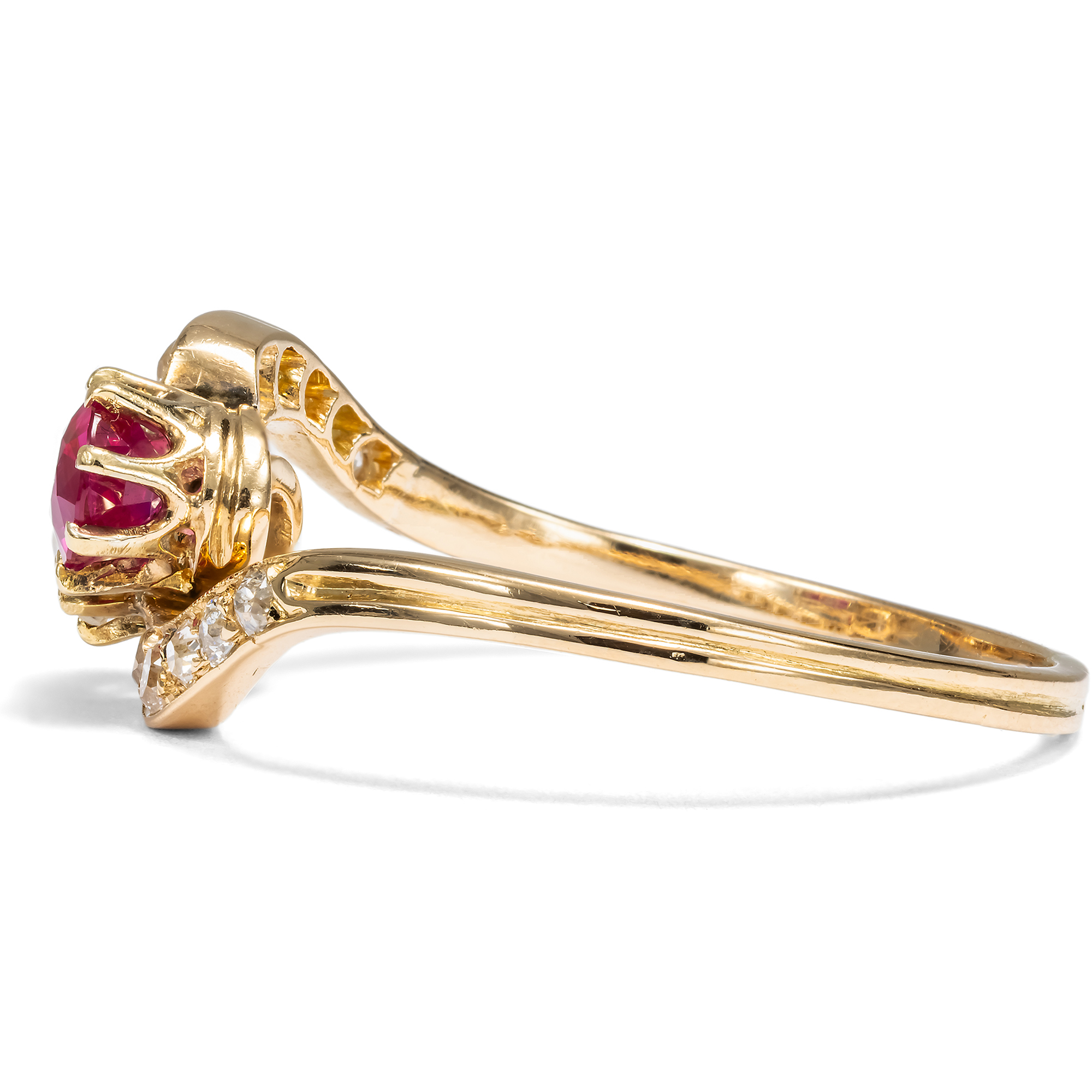 Exquisite Antique Gold Ring with Burmese Ruby & Diamonds, c. 1900 Exquisite Antique Gold Ring with Burmese Ruby & Diamonds, c. 1900