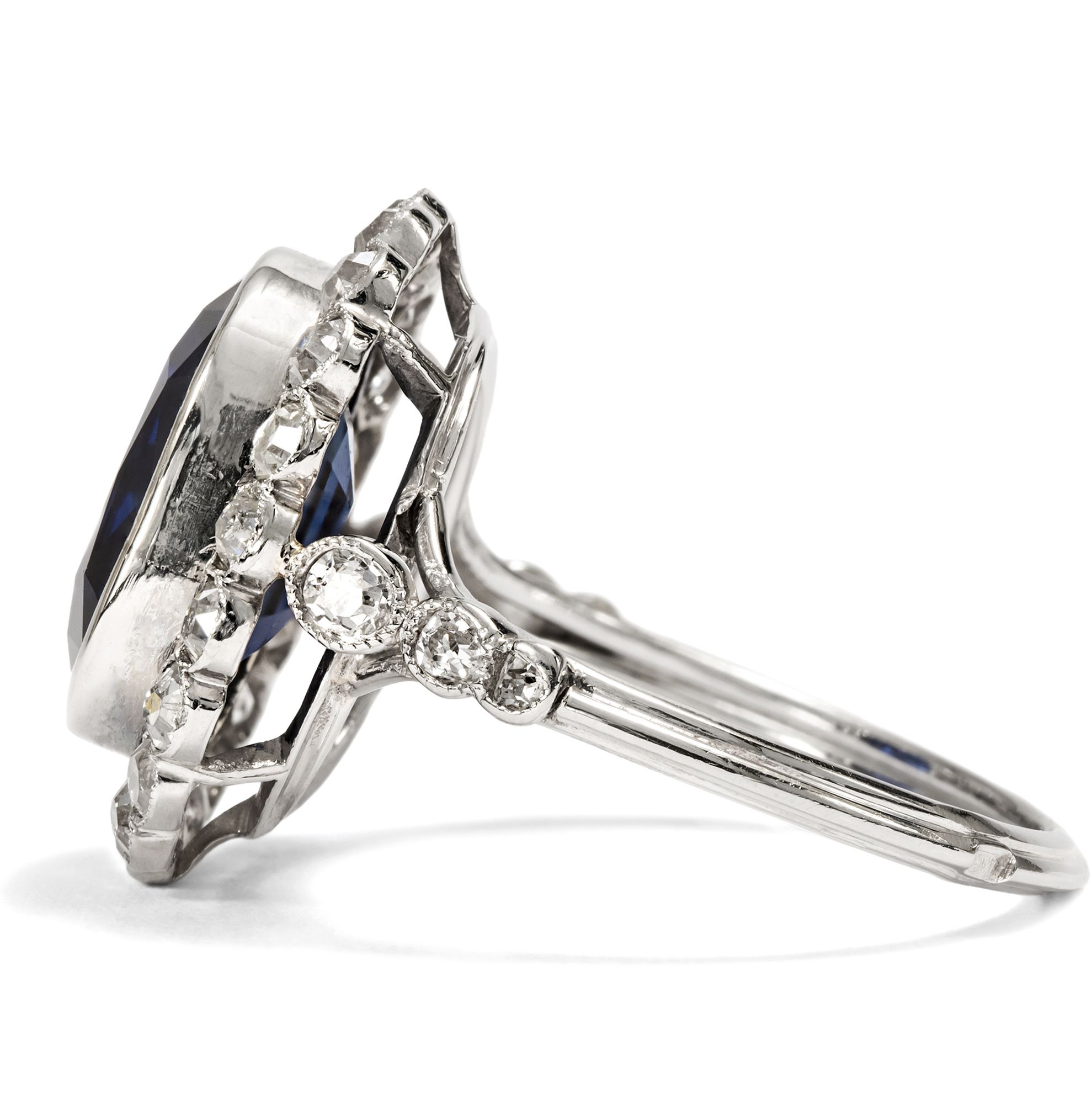 Antiker Ring aus Platin mit Saphir & Diamanten, Frankreich um 1930 Antiker Ring aus Platin mit Saphir & Diamanten, Frankreich um 1930