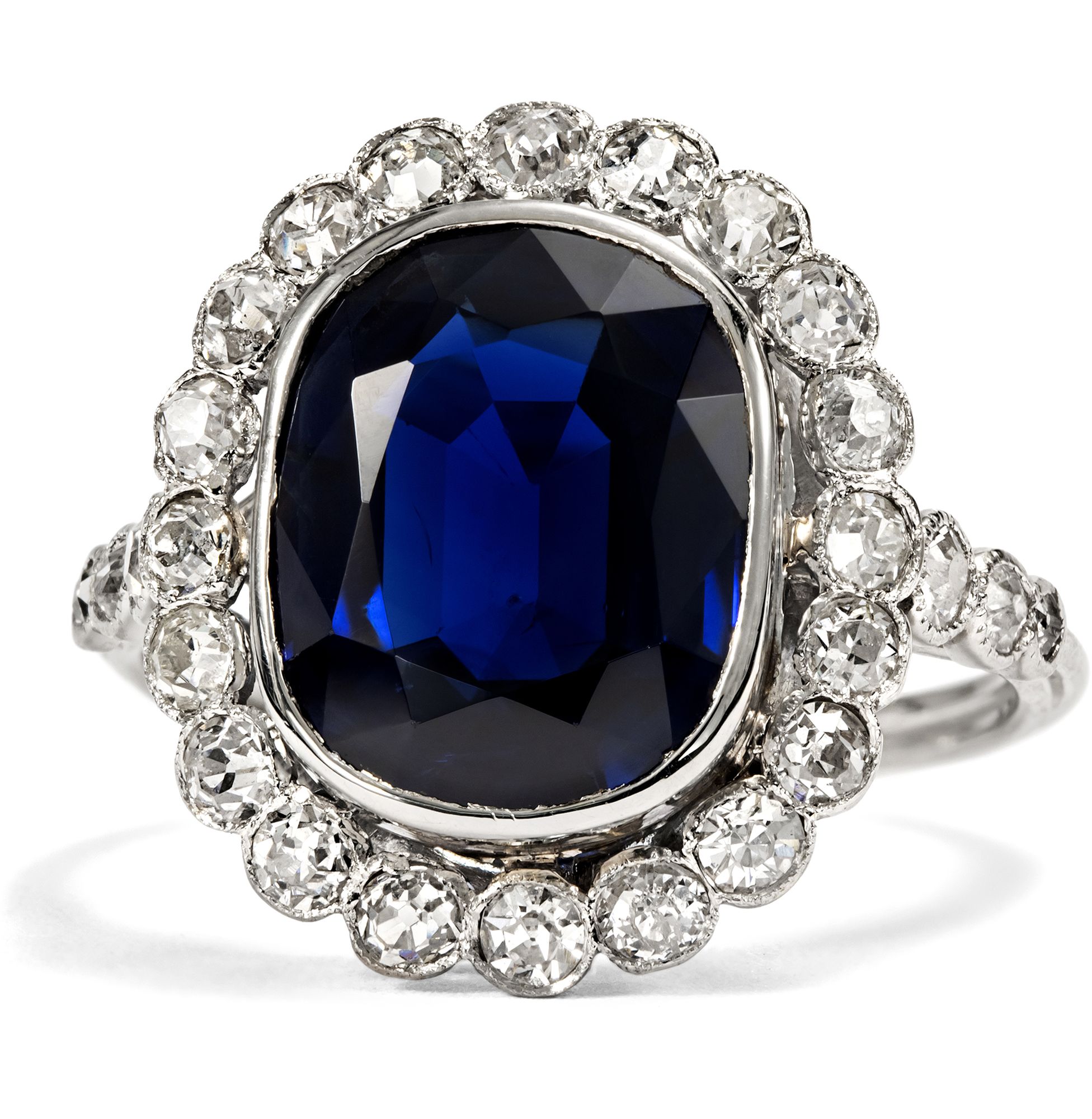 Antiker Ring aus Platin mit Saphir & Diamanten, Frankreich um 1930 Antiker Ring aus Platin mit Saphir & Diamanten, Frankreich um 1930