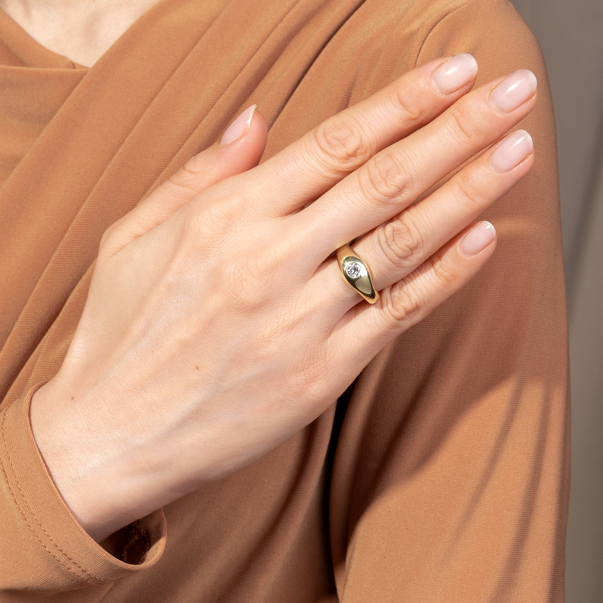 Edler vintage Bandring aus Gold mit 0,33 ct Brillant-Solitär, um 1985 Edler vintage Bandring aus Gold mit 0,33 ct Brillant-Solitär, um 1985