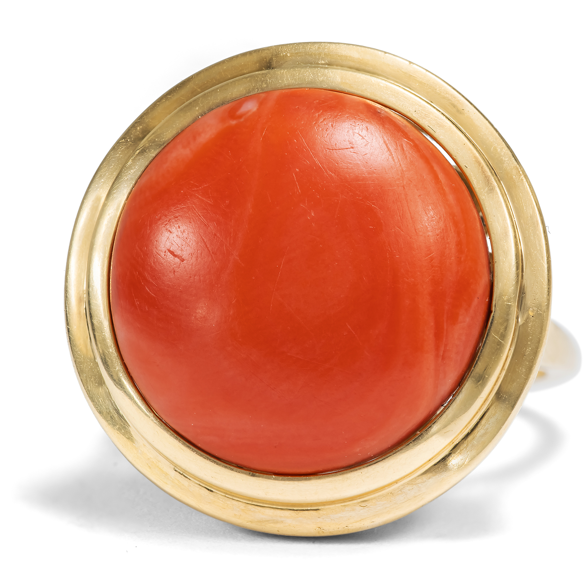 Großer Ring des Retro Style mit Koralle in Goldfassung, um 1935 Großer Ring des Retro Style mit Koralle in Goldfassung, um 1935