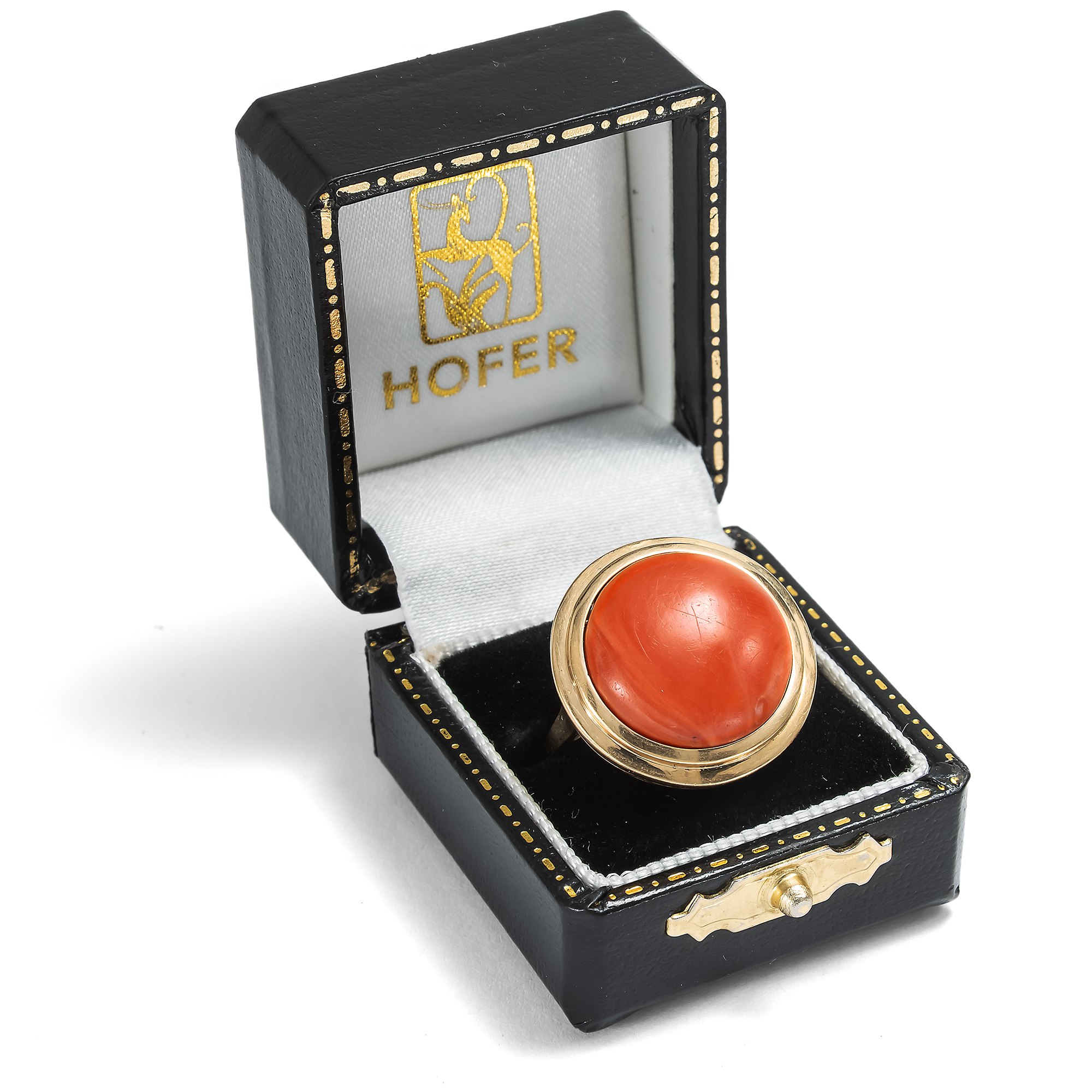 Großer Ring des Retro Style mit Koralle in Goldfassung, um 1935 Großer Ring des Retro Style mit Koralle in Goldfassung, um 1935