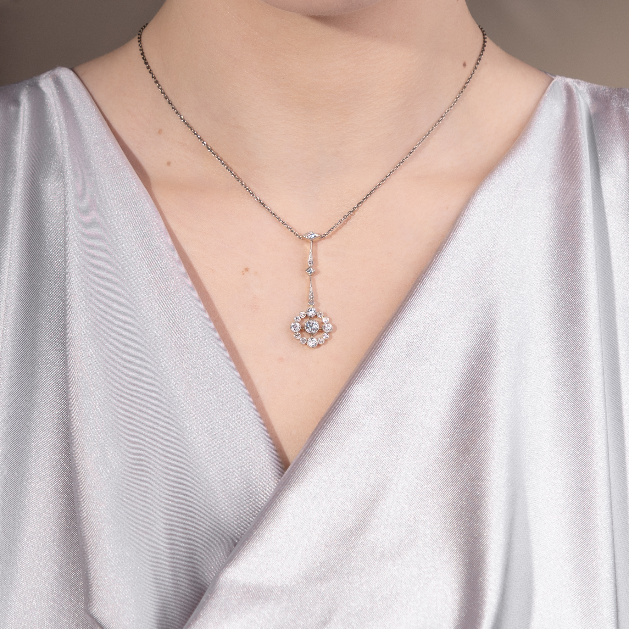 Elegantes Collier aus antiken Elementen mit Diamanten der Belle Époque, um 1910 & später Elegantes Collier aus antiken Elementen mit Diamanten der Belle Époque, um 1910 & später