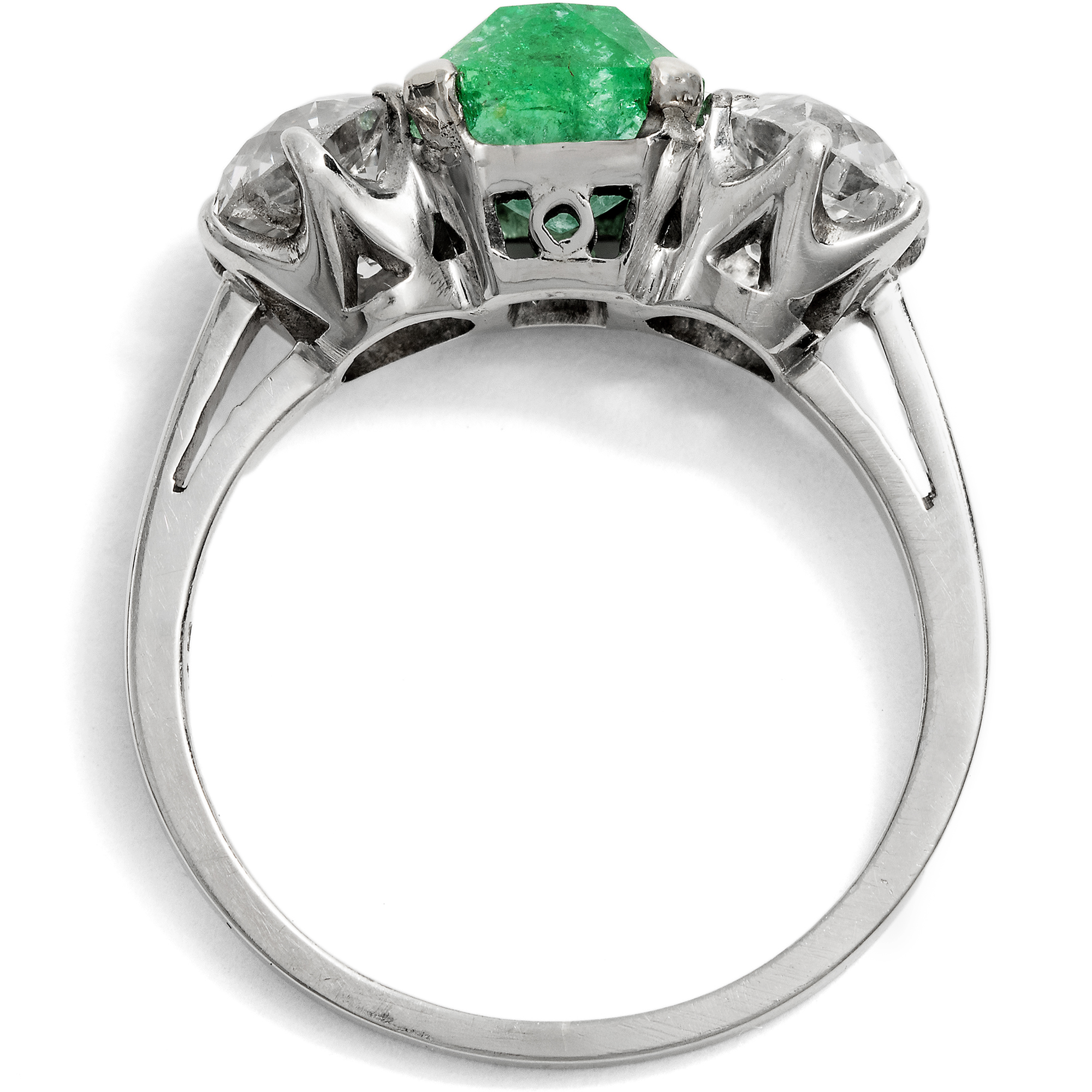 Timeless Ring with Colombian Emerald and Diamonds, Vienna, c. 1930s Timeless Ring with Colombian Emerald and Diamonds, Vienna, c. 1930s