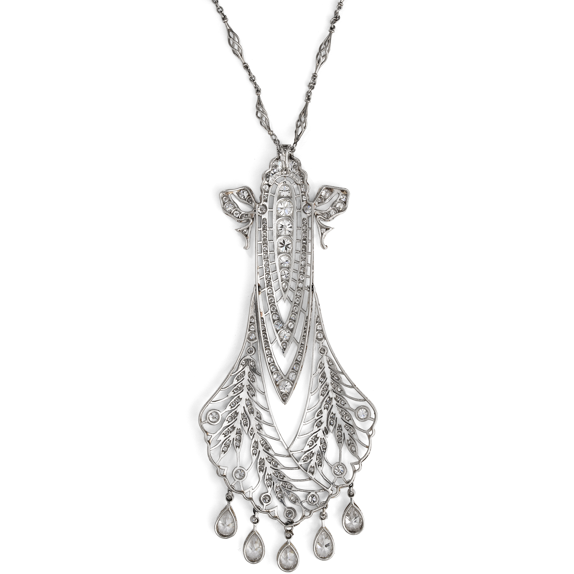 Großes Collier im „Garland Style“ mit Diamanten in Platin von Tiffany & Co, um 1915 Großes Collier im „Garland Style“ mit Diamanten in Platin von Tiffany & Co, um 1915