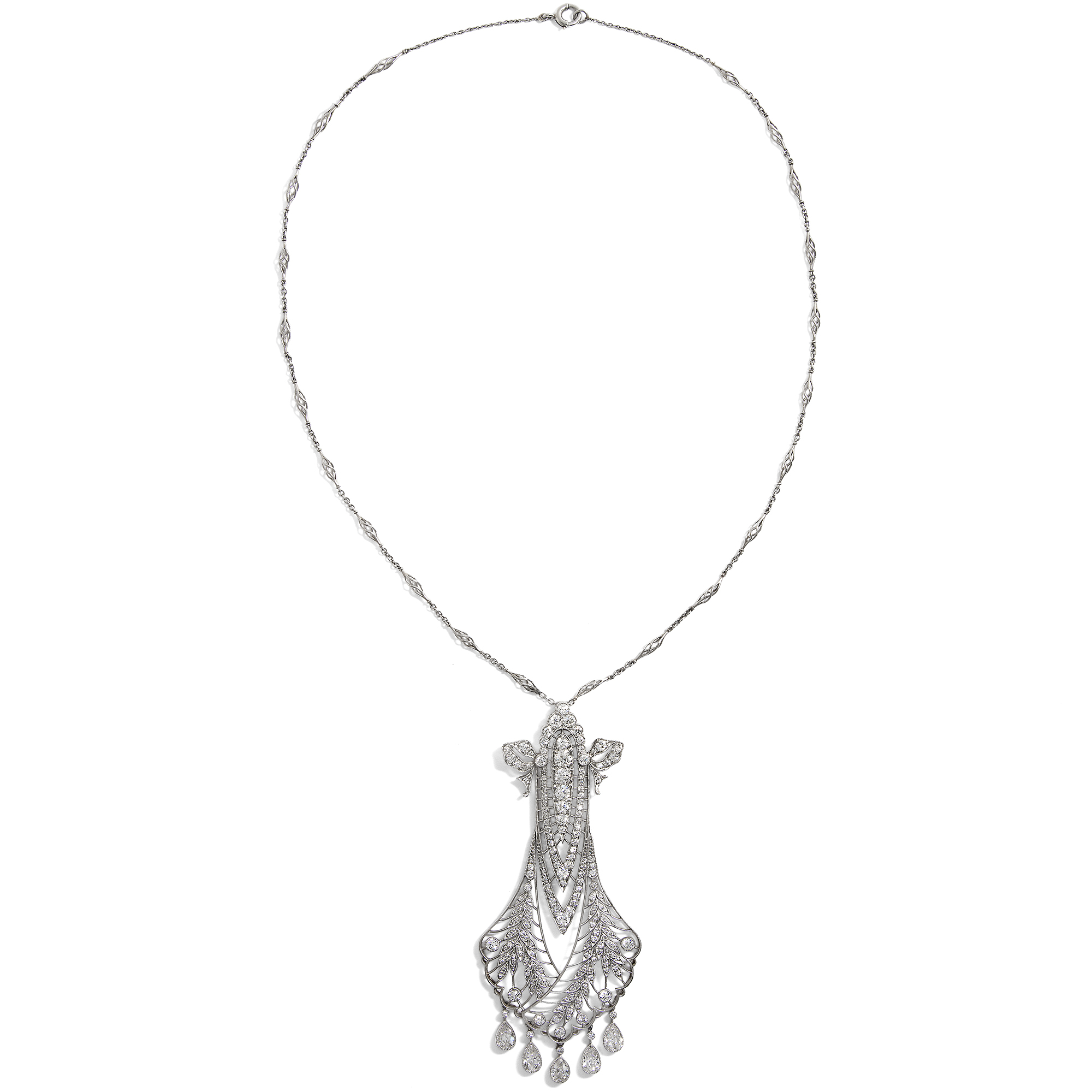 Großes Collier im „Garland Style“ mit Diamanten in Platin von Tiffany & Co, um 1915 Großes Collier im „Garland Style“ mit Diamanten in Platin von Tiffany & Co, um 1915