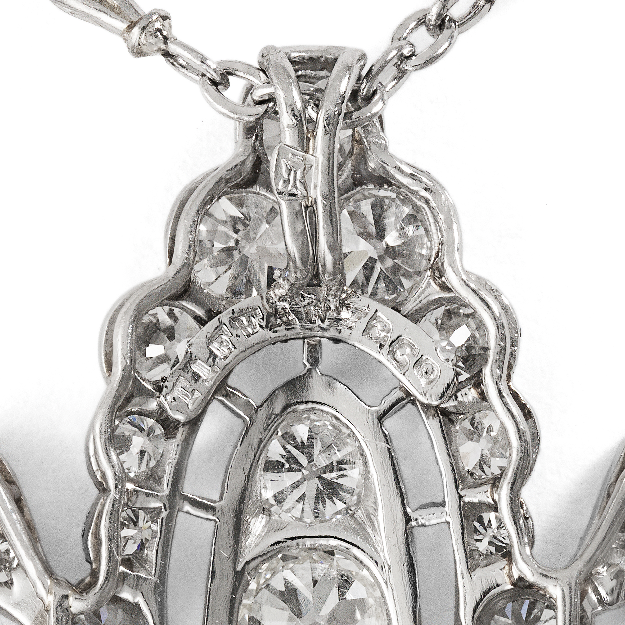 Großes Collier im „Garland Style“ mit Diamanten in Platin von Tiffany & Co, um 1915 Großes Collier im „Garland Style“ mit Diamanten in Platin von Tiffany & Co, um 1915