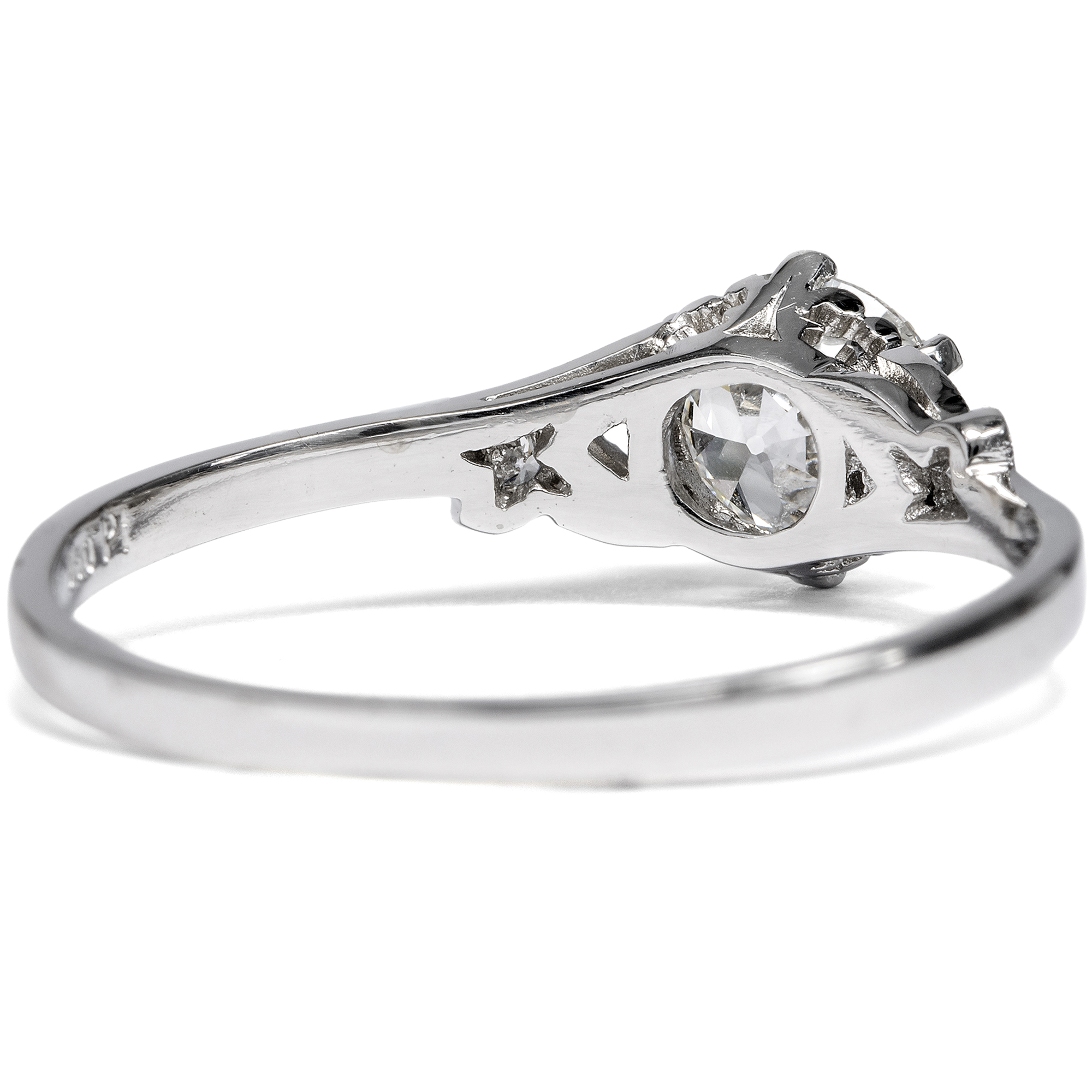 Zarter Ring aus unserer Werkstatt mit 0,83 ct „Old European Cut“ Diamant in Platin Zarter Ring aus unserer Werkstatt mit 0,83 ct „Old European Cut“ Diamant in Platin