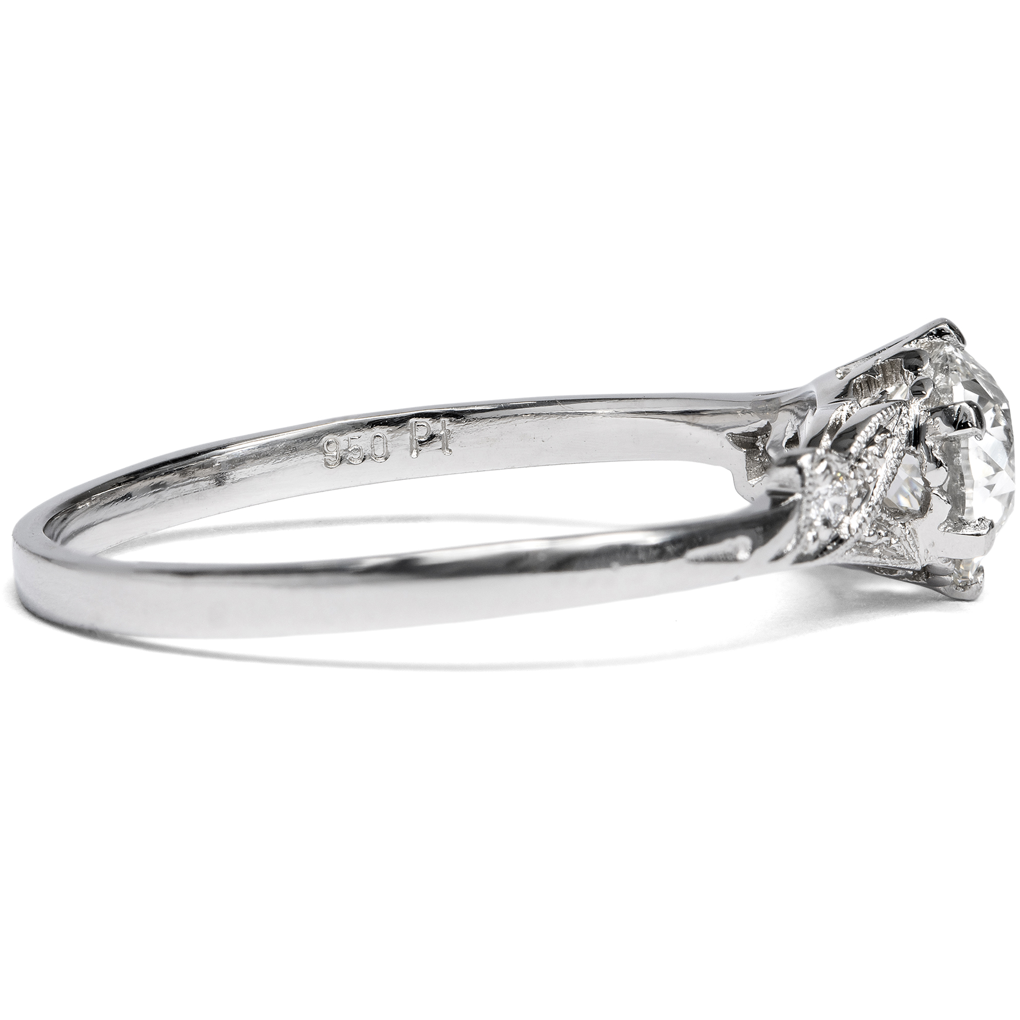 Zarter Ring aus unserer Werkstatt mit 0,83 ct „Old European Cut“ Diamant in Platin Zarter Ring aus unserer Werkstatt mit 0,83 ct „Old European Cut“ Diamant in Platin