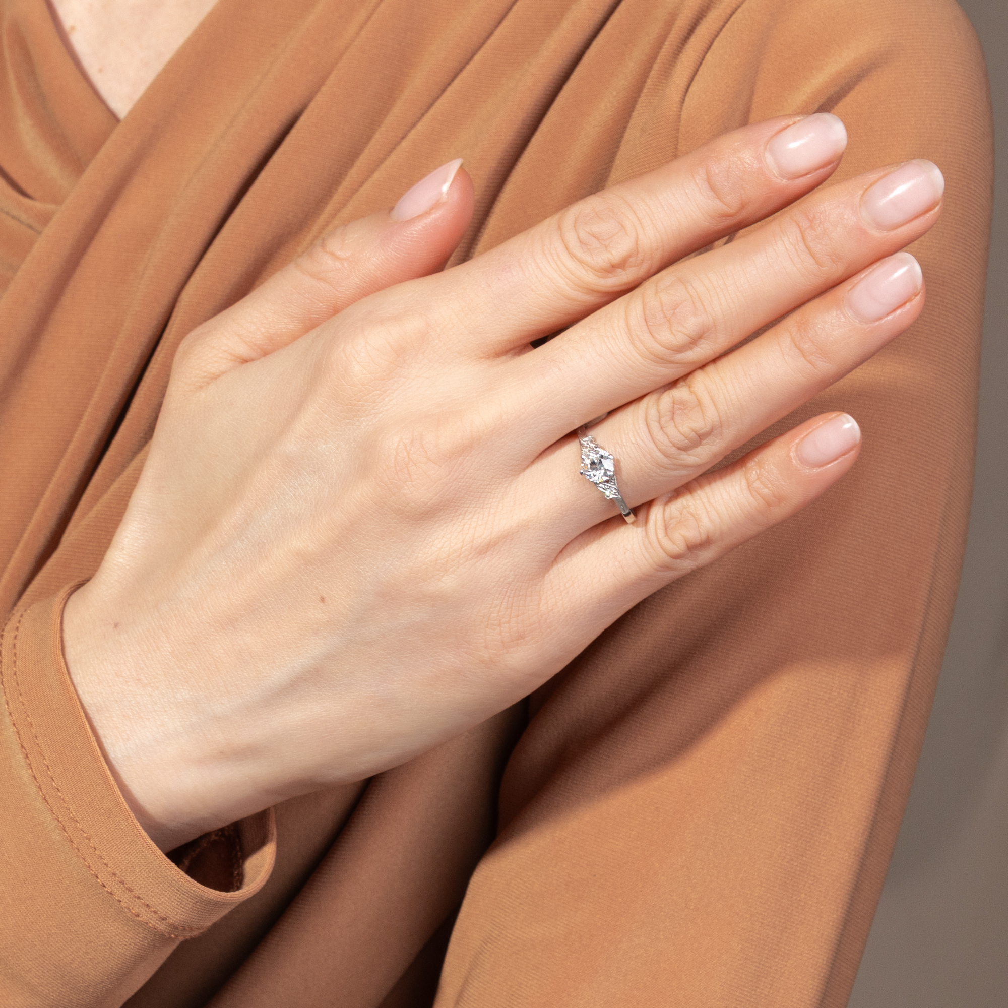 Zarter Ring aus unserer Werkstatt mit 0,83 ct „Old European Cut“ Diamant in Platin Zarter Ring aus unserer Werkstatt mit 0,83 ct „Old European Cut“ Diamant in Platin