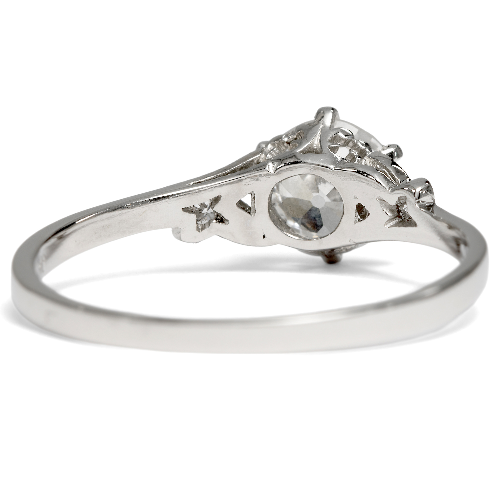 Zarter Ring aus unserer Werkstatt mit 0,82 ct „Old European Cut“ Diamant in Platin Zarter Ring aus unserer Werkstatt mit 0,82 ct „Old European Cut“ Diamant in Platin