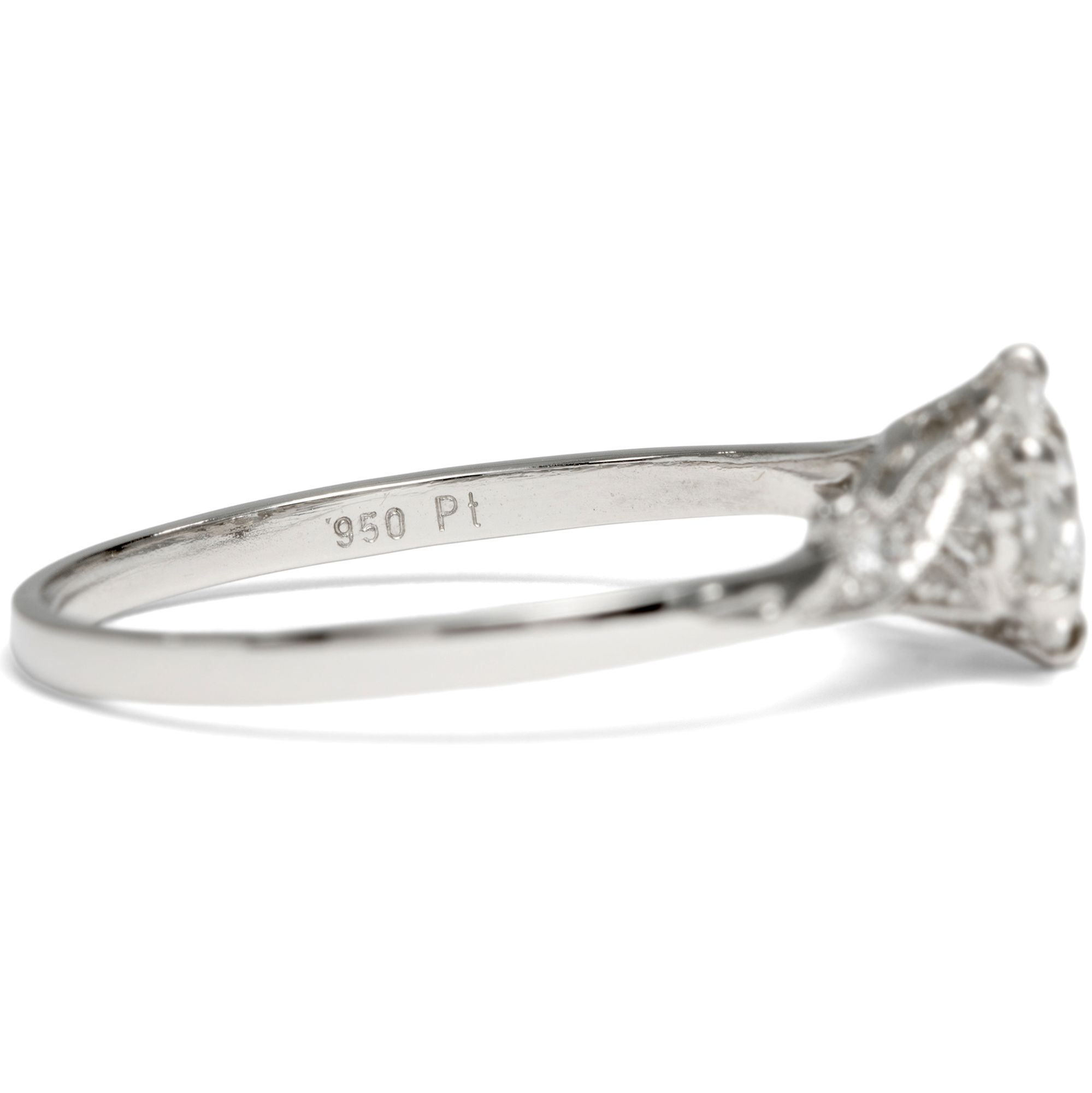 Zarter Ring aus unserer Werkstatt mit 0,82 ct „Old European Cut“ Diamant in Platin Zarter Ring aus unserer Werkstatt mit 0,82 ct „Old European Cut“ Diamant in Platin