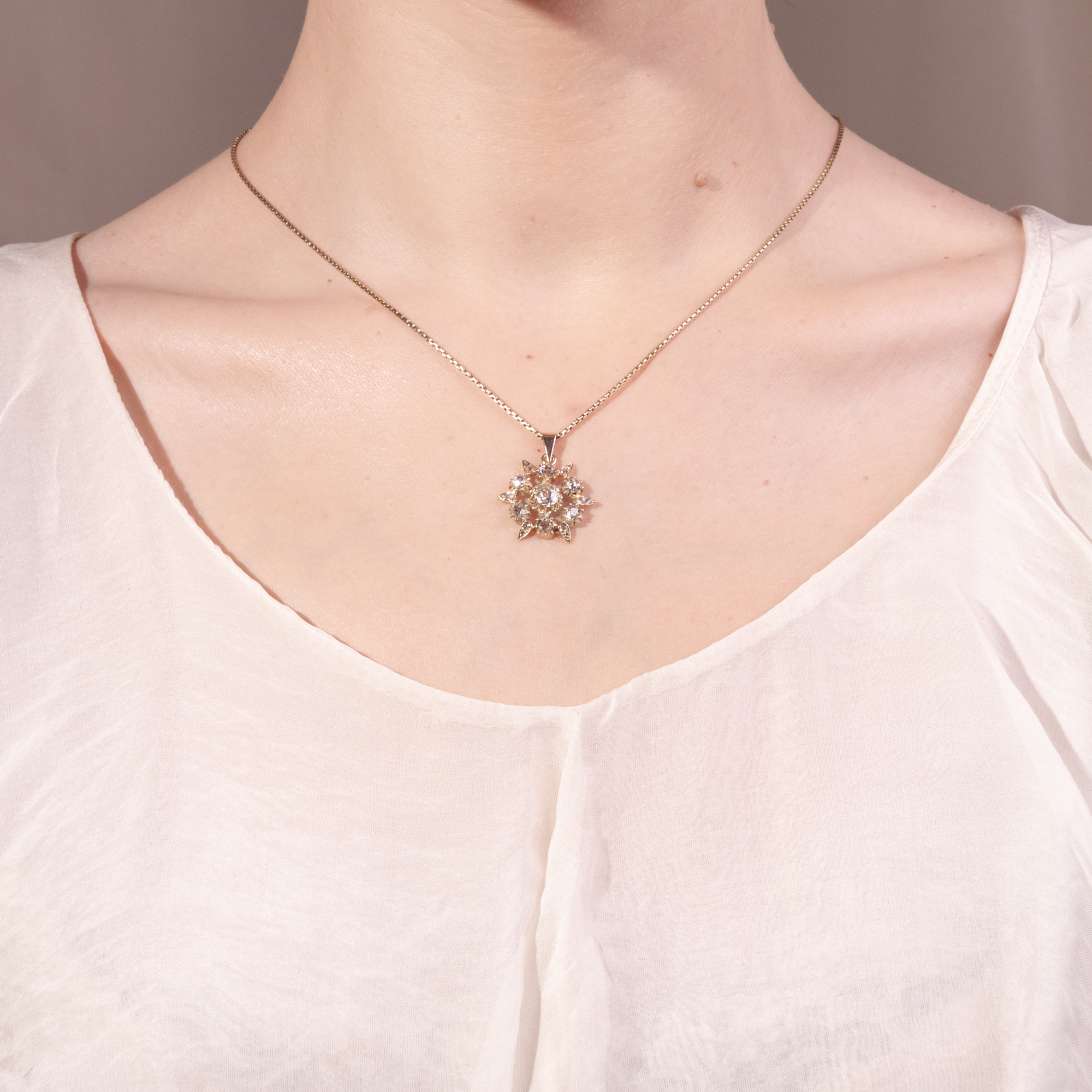 Antiker Stern mit Diamanten in Gold als Anhänger, um 1875 & später Antiker Stern mit Diamanten in Gold als Anhänger, um 1875 & später