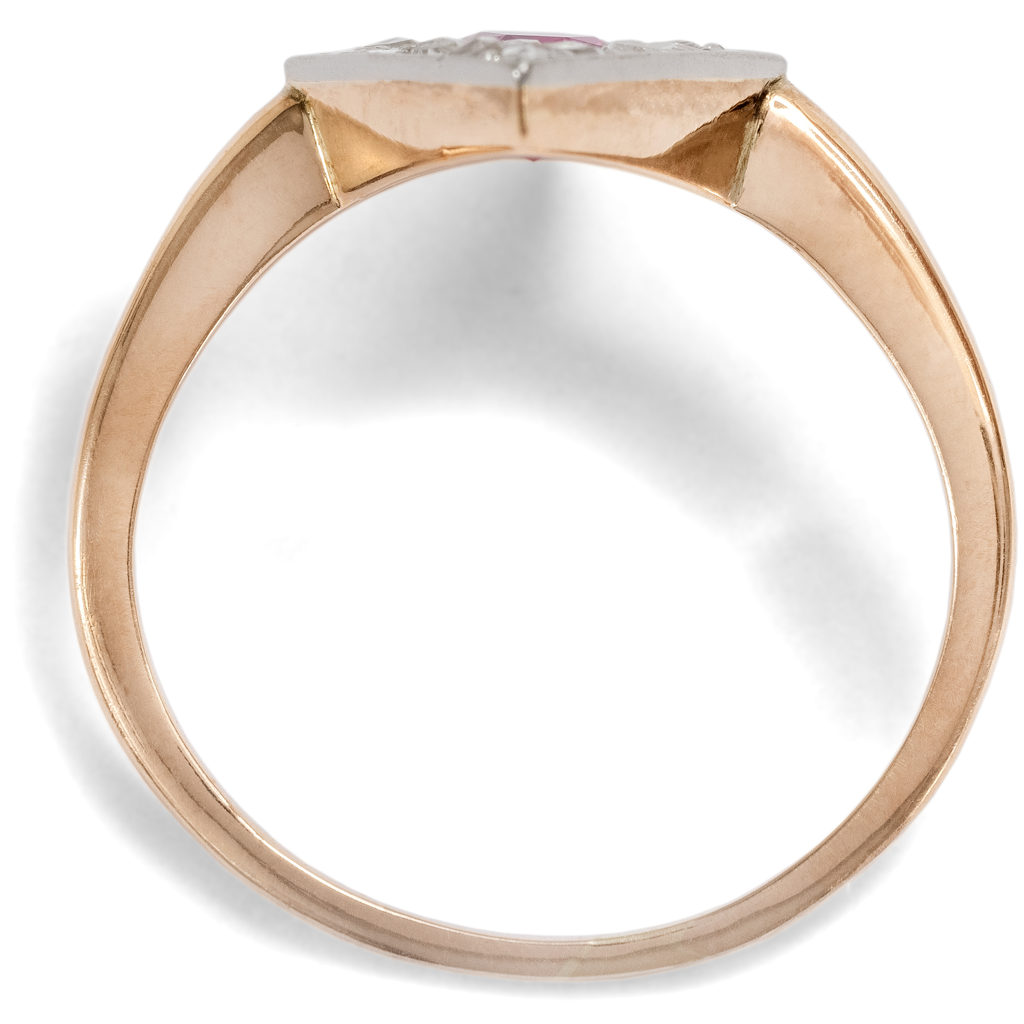 Antiker Ring mit synthetischem Rubin & Diamanten in Gold & Platin, um 1910 Antiker Ring mit synthetischem Rubin & Diamanten in Gold & Platin, um 1910