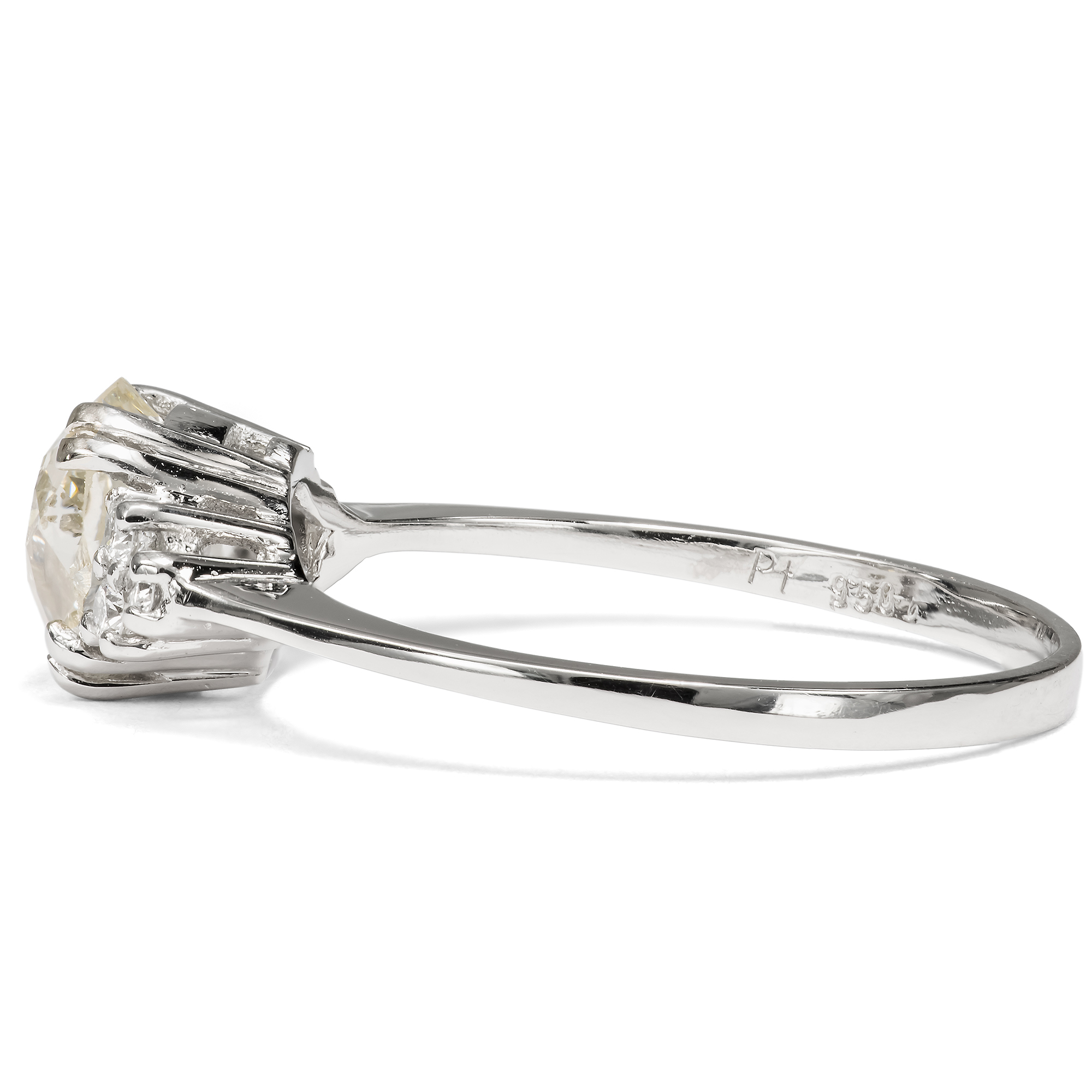 Feiner Ring mit antikem 1,17 ct „Old Mine Cut“ Diamant in Platin, aus unserer Werkstatt Feiner Ring mit antikem 1,17 ct „Old Mine Cut“ Diamant in Platin, aus unserer Werkstatt