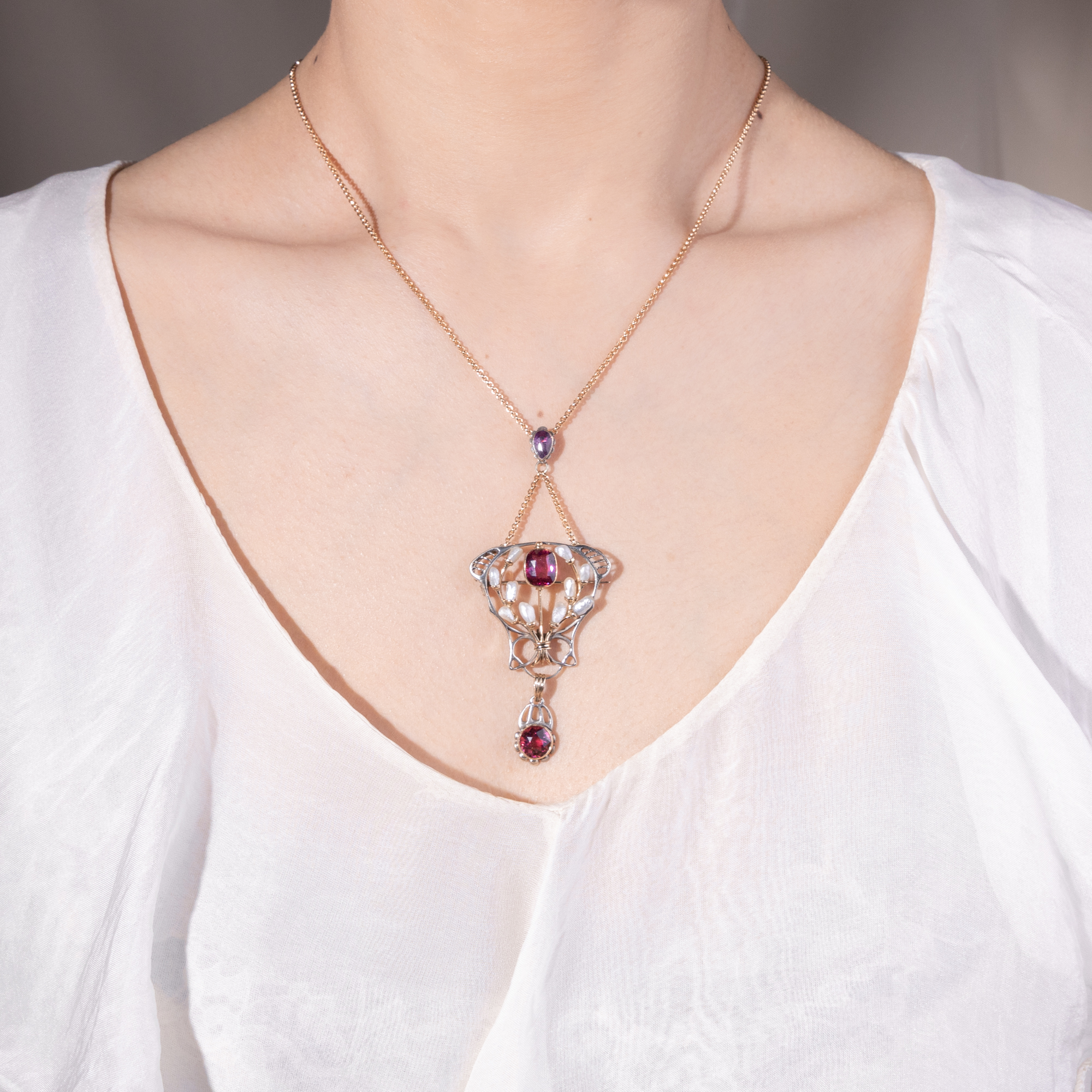 Seltene Anhänger-Brosche mit rosa Turmalinen, Karl Rothmüller, um 1905 Seltene Anhänger-Brosche mit rosa Turmalinen, Karl Rothmüller, um 1905