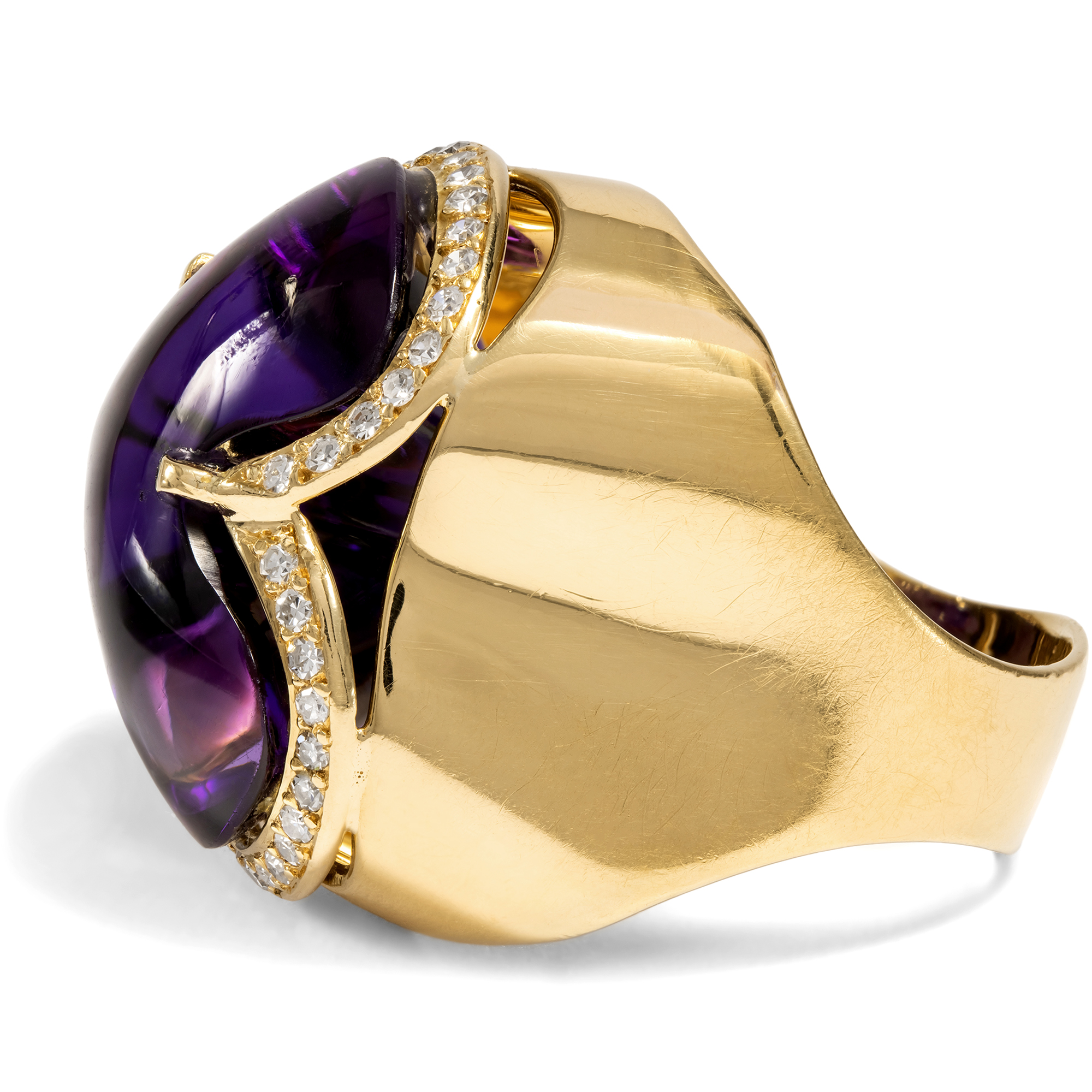 Opulent Ring with a Trefoil-Set Amethyst and Brilliant-Cut Diamonds in Gold, circa 1985 Opulent Ring with a Trefoil-Set Amethyst and Brilliant-Cut Diamonds in Gold, circa 1985