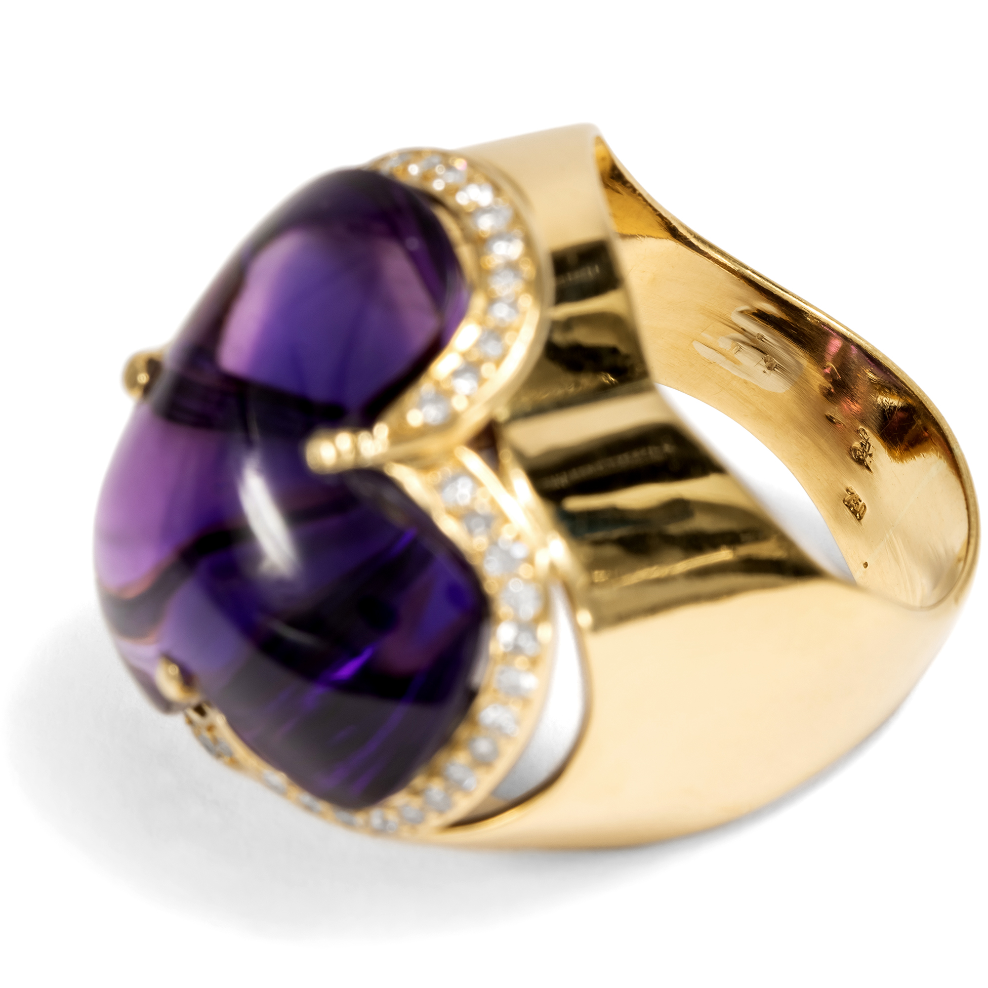 Opulent Ring with a Trefoil-Set Amethyst and Brilliant-Cut Diamonds in Gold, circa 1985 Opulent Ring with a Trefoil-Set Amethyst and Brilliant-Cut Diamonds in Gold, circa 1985