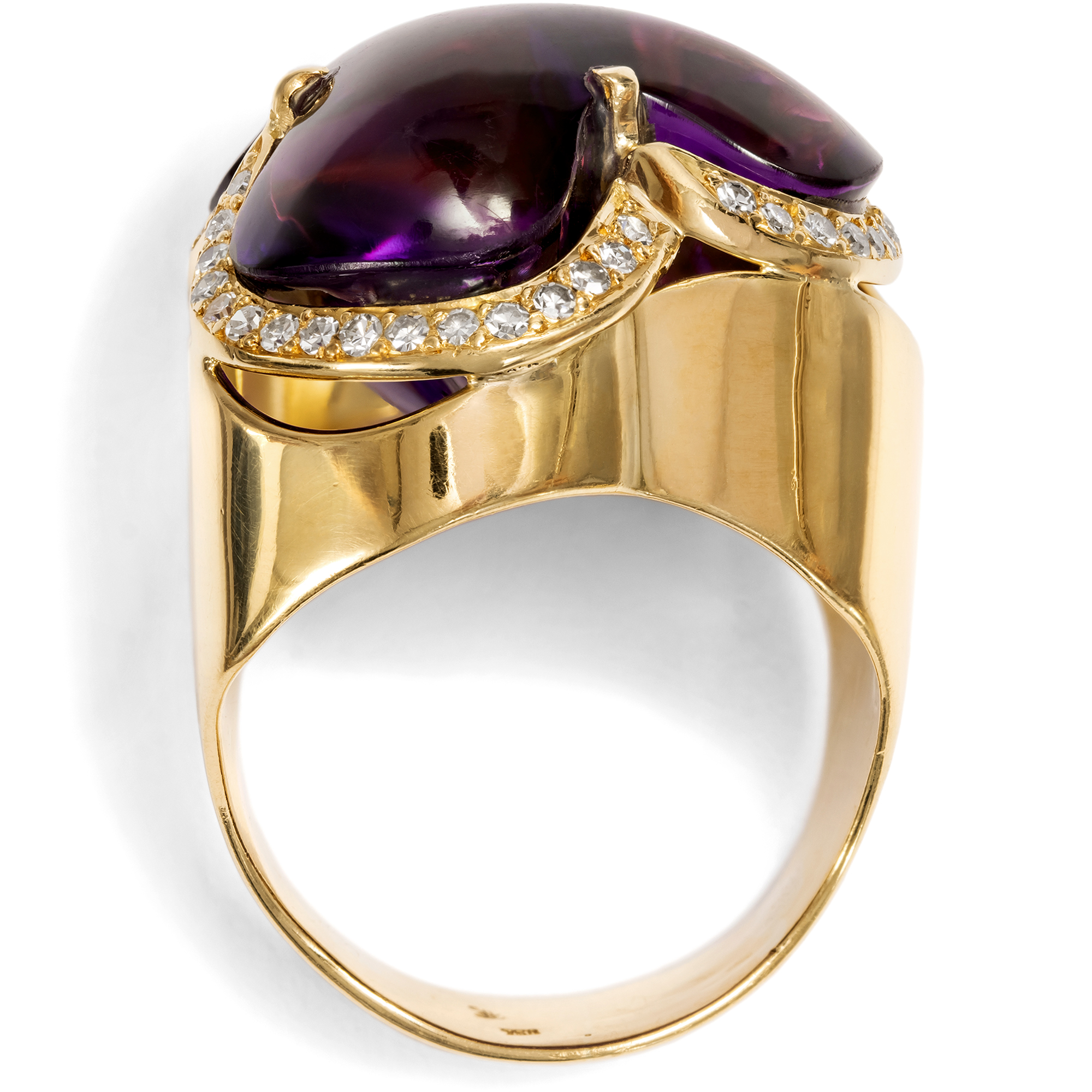 Opulent Ring with a Trefoil-Set Amethyst and Brilliant-Cut Diamonds in Gold, circa 1985 Opulent Ring with a Trefoil-Set Amethyst and Brilliant-Cut Diamonds in Gold, circa 1985