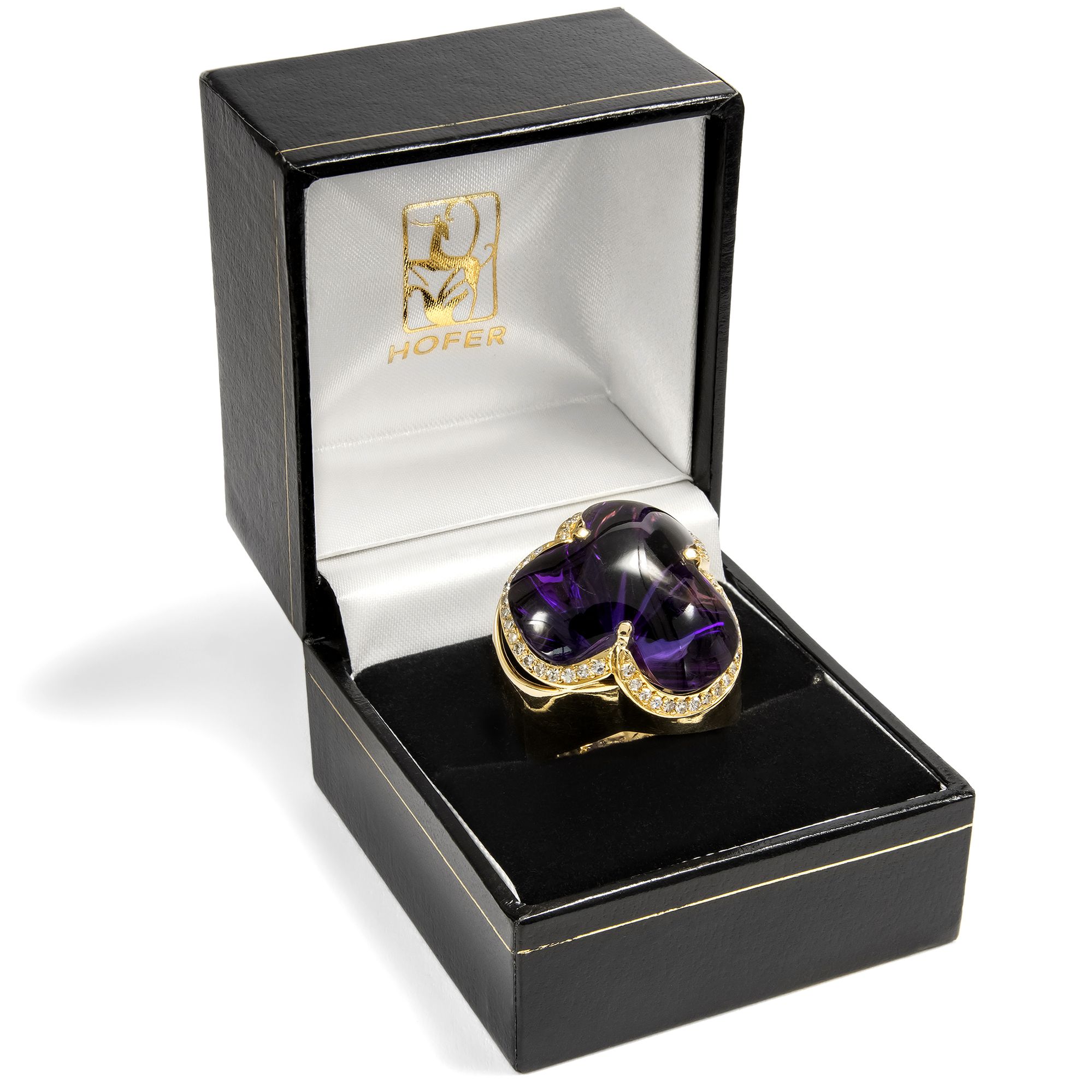 Opulent Ring with a Trefoil-Set Amethyst and Brilliant-Cut Diamonds in Gold, circa 1985 Opulent Ring with a Trefoil-Set Amethyst and Brilliant-Cut Diamonds in Gold, circa 1985