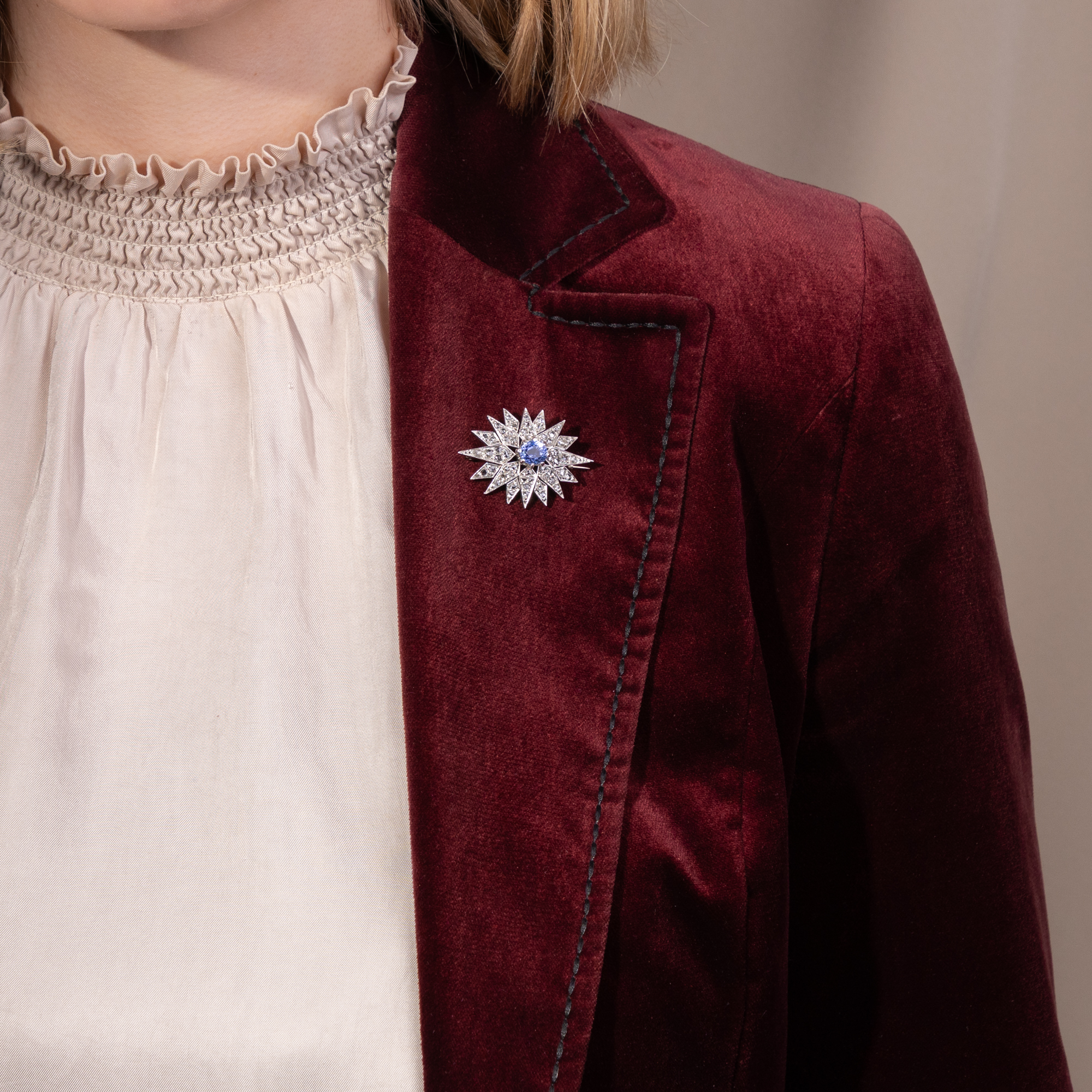 Himmlischer Stern mit Saphir & Diamanten als Brosche, Russland um 1910 Himmlischer Stern mit Saphir & Diamanten als Brosche, Russland um 1910