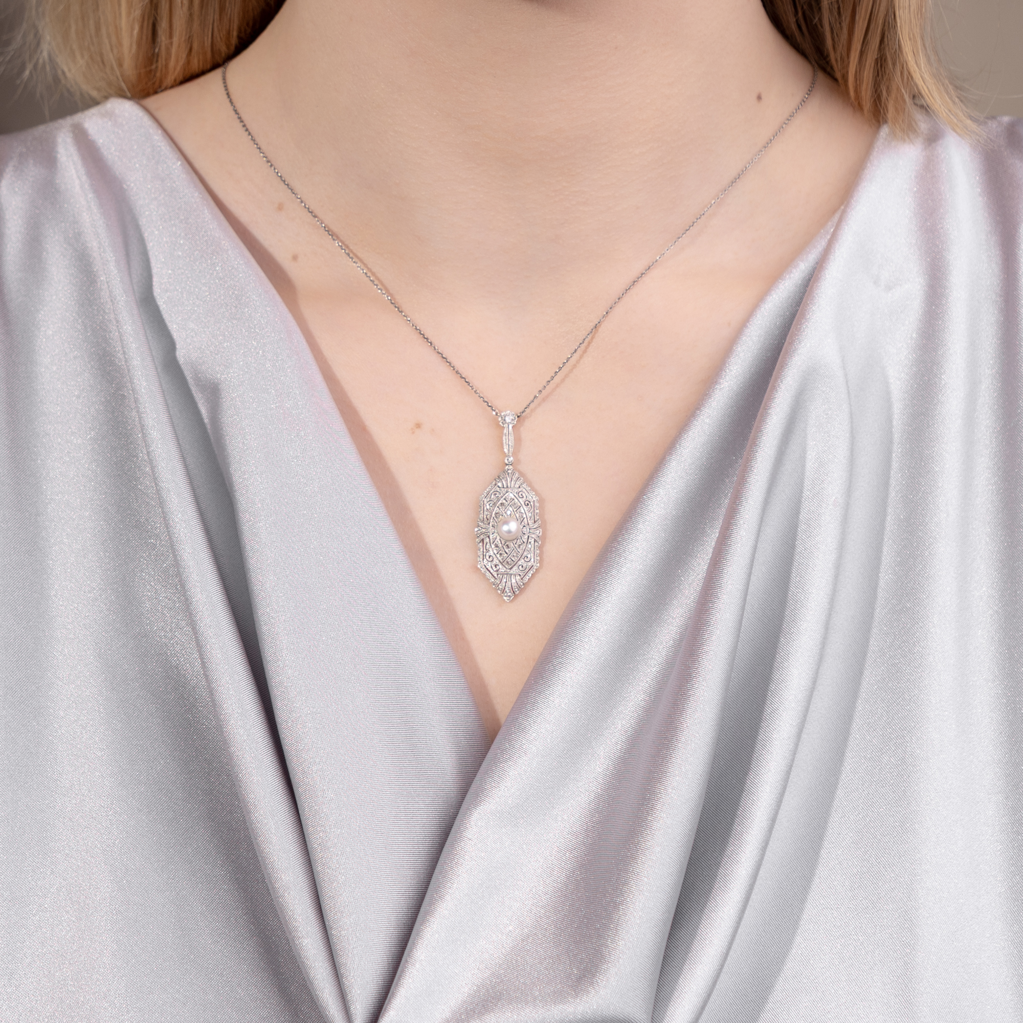 Elegantes Collier des Art Déco mit Perle & Diamanten, Deutschland um 1930 Elegantes Collier des Art Déco mit Perle & Diamanten, Deutschland um 1930