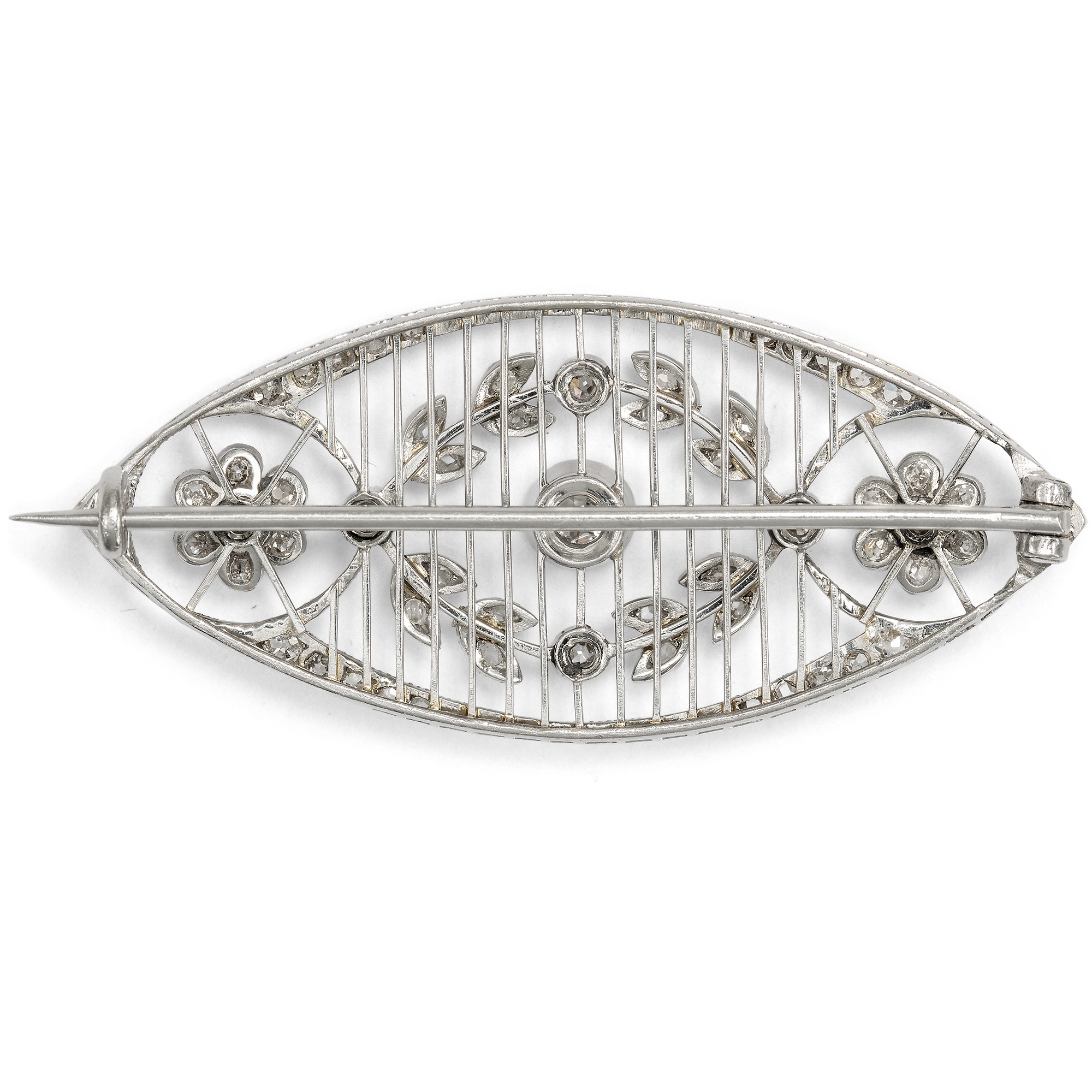 Ätherische Brosche im „Garland Style“ aus Platin & Diamanten, um 1910 Ätherische Brosche im „Garland Style“ aus Platin & Diamanten, um 1910