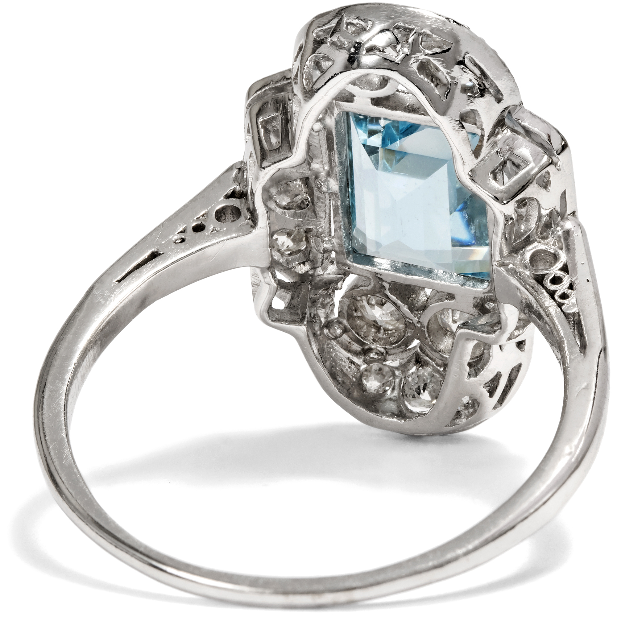 Eleganter Ring mit Aquamarin & Diamanten in Platin & Weißgold, um 1930 Eleganter Ring mit Aquamarin & Diamanten in Platin & Weißgold, um 1930