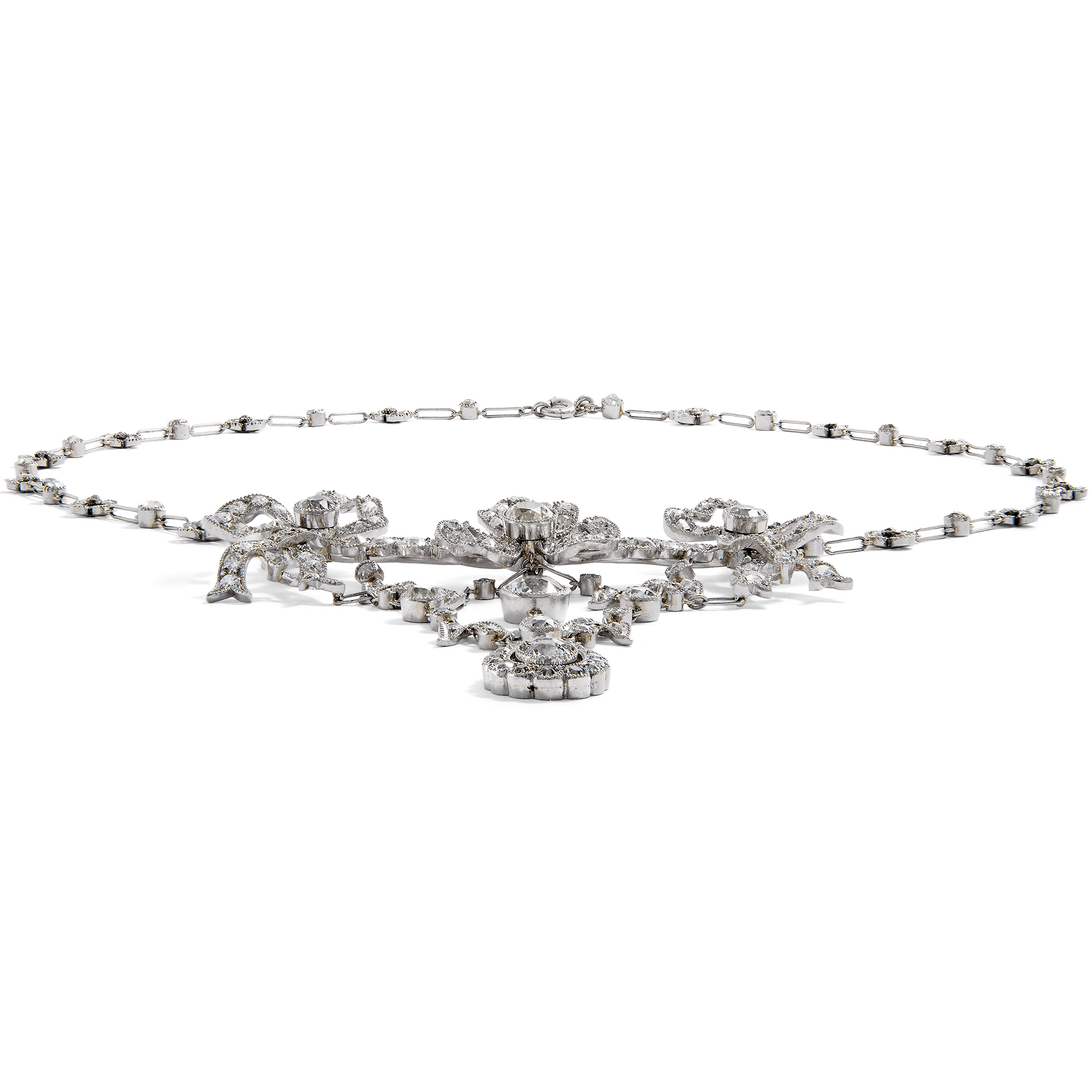 Raffiniertes Collier im Garland Style aus Diamanten in Platin, um 1905 Raffiniertes Collier im Garland Style aus Diamanten in Platin, um 1905
