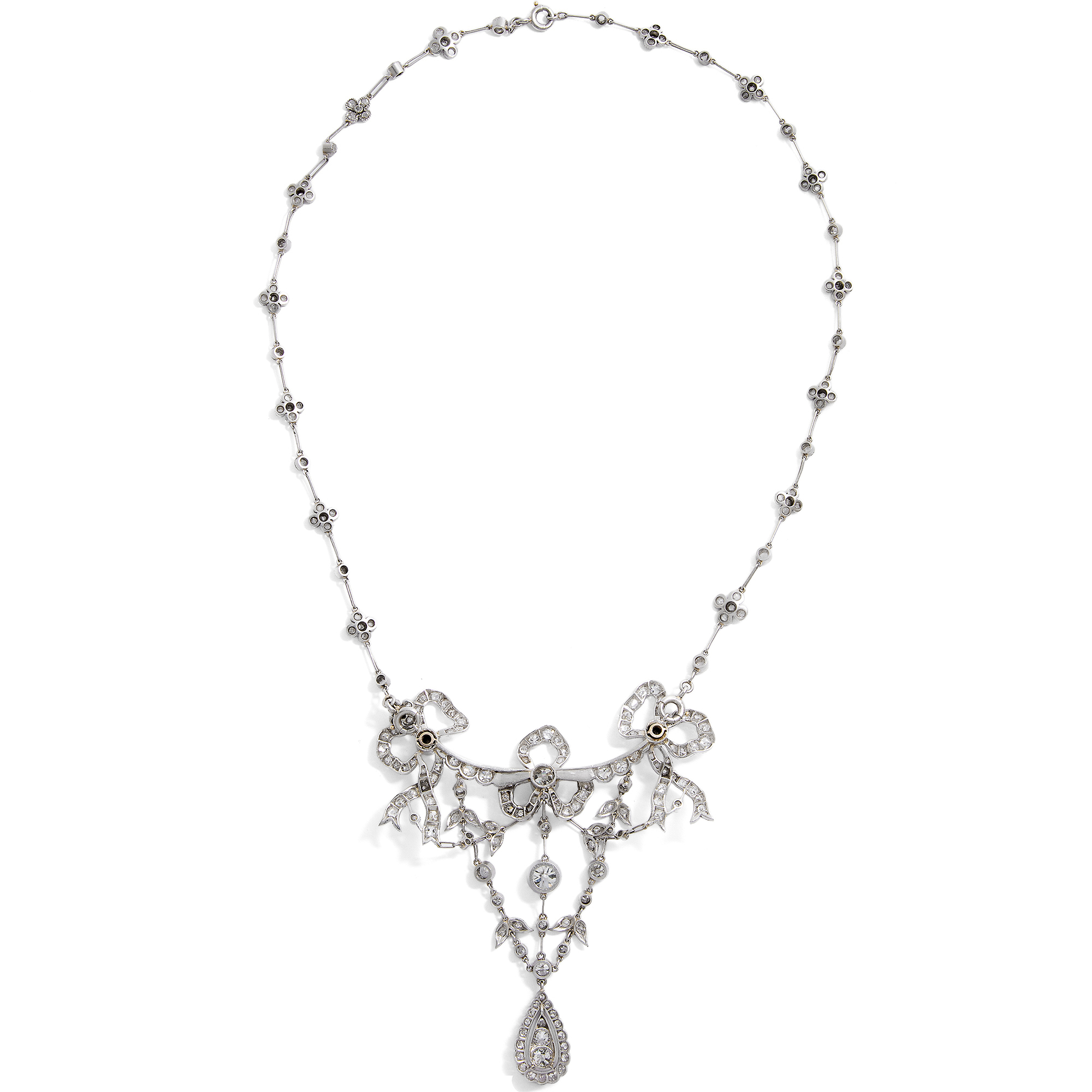 Raffiniertes Collier im Garland Style aus Diamanten in Platin, um 1905 Raffiniertes Collier im Garland Style aus Diamanten in Platin, um 1905