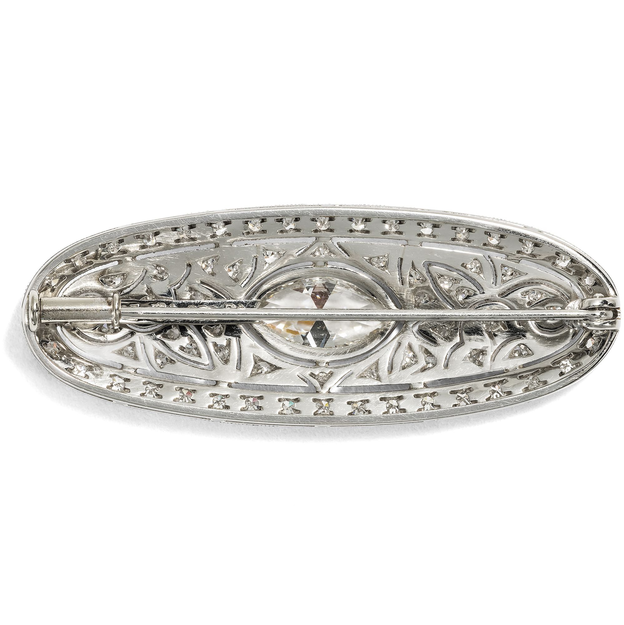 Seltene Brosche des Art Déco mit großem Diamanten im Navetteschliff, um 1925 Seltene Brosche des Art Déco mit großem Diamanten im Navetteschliff, um 1925