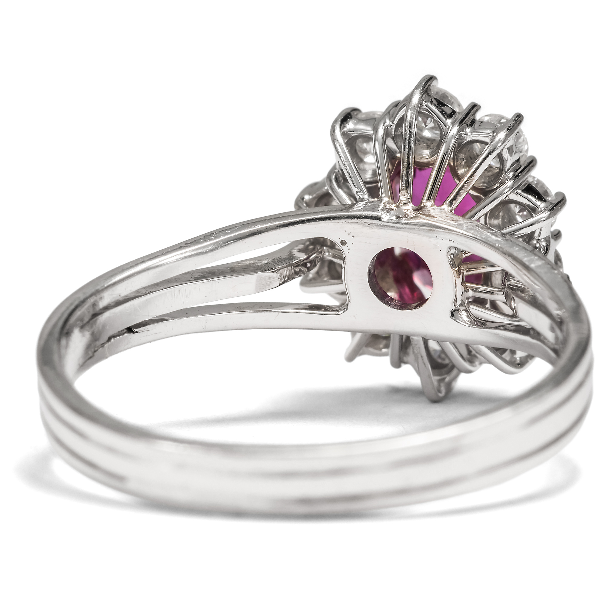 Schöner vintage Ring mit Rubin & Diamanten in Weißgold, Italien um 1980 Schöner vintage Ring mit Rubin & Diamanten in Weißgold, Italien um 1980