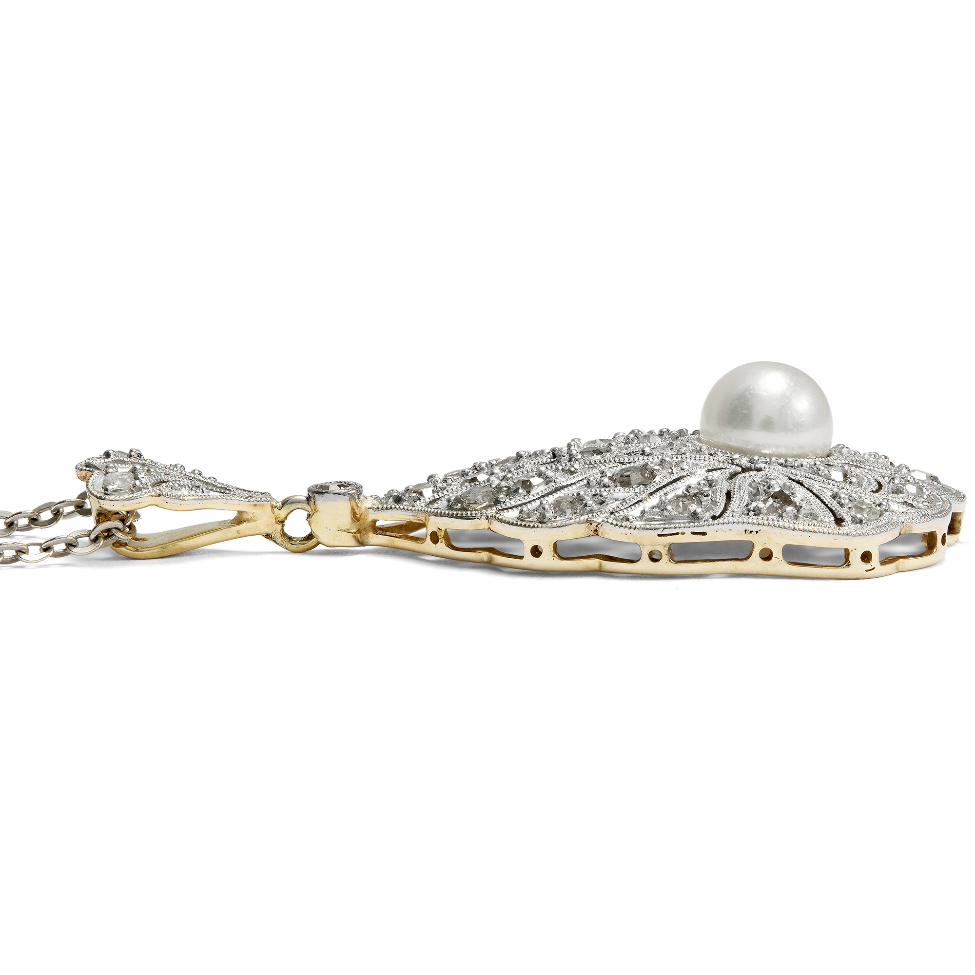 Antiker Anhänger mit Perle und Diamanten in Platin auf Gold, um 1930 Antiker Anhänger mit Perle und Diamanten in Platin auf Gold, um 1930