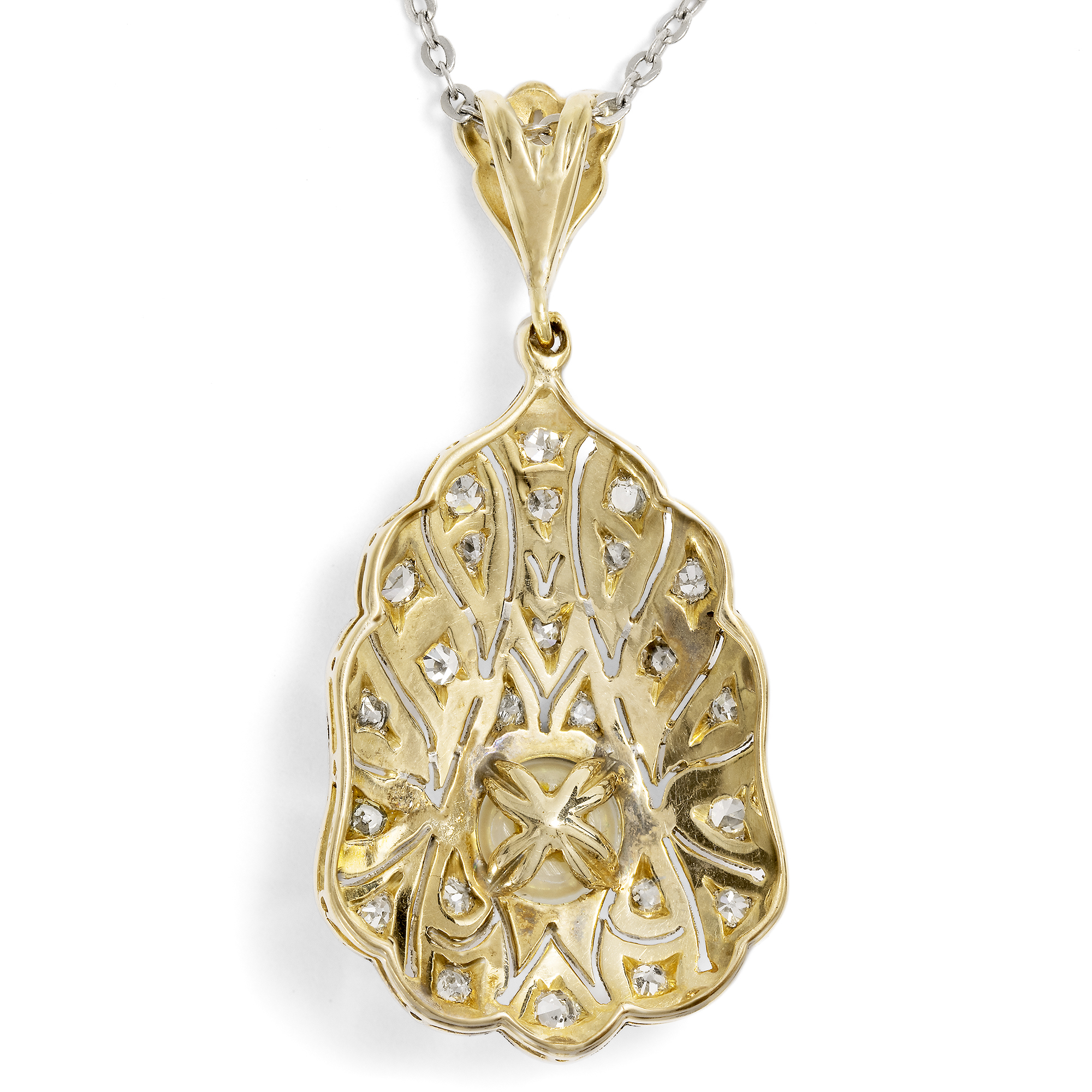 Antiker Anhänger mit Perle und Diamanten in Platin auf Gold, um 1930 Antiker Anhänger mit Perle und Diamanten in Platin auf Gold, um 1930