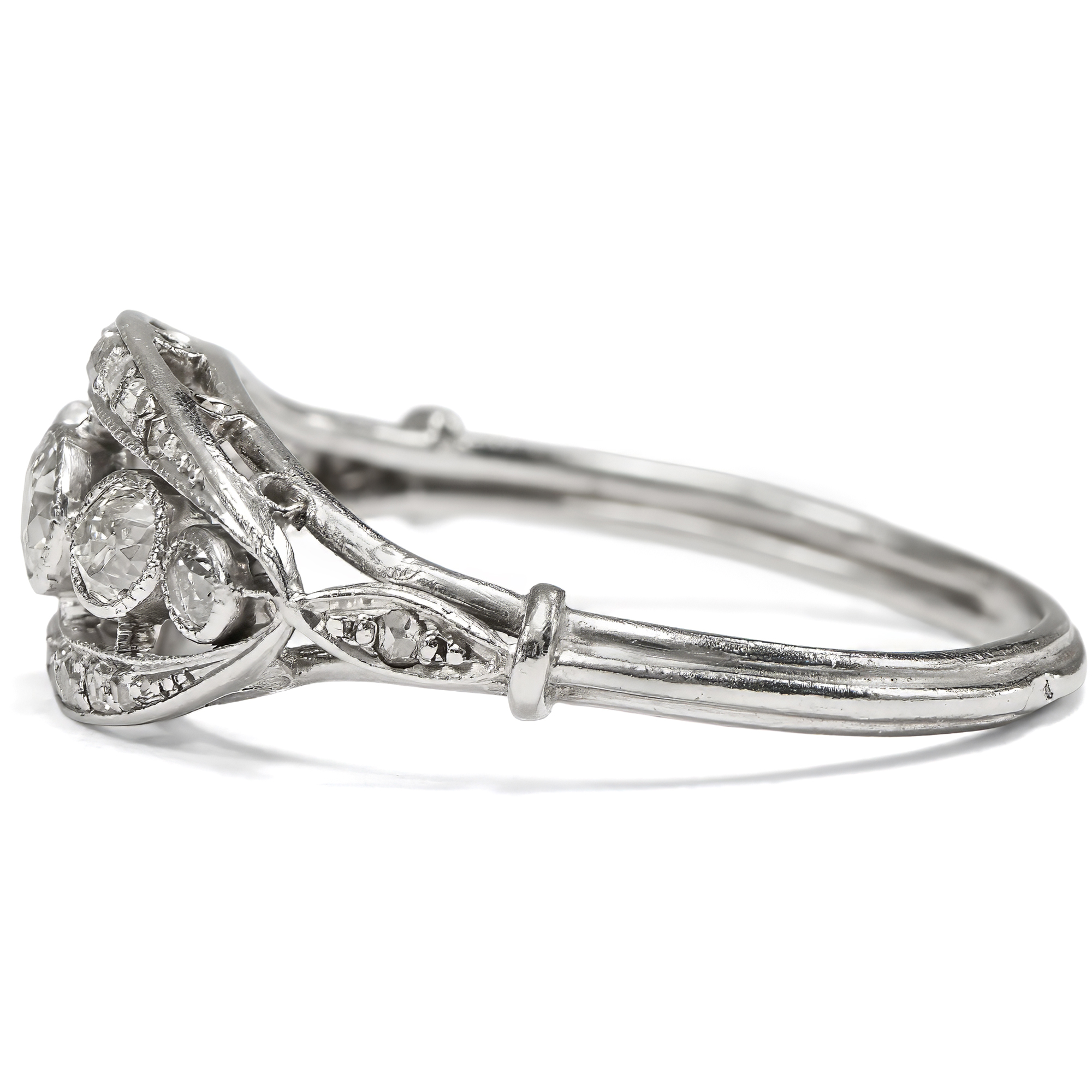 Elegant Antique Platinum Ring with Diamonds, Paris c. 1915 Elegant Antique Platinum Ring with Diamonds, Paris c. 1915