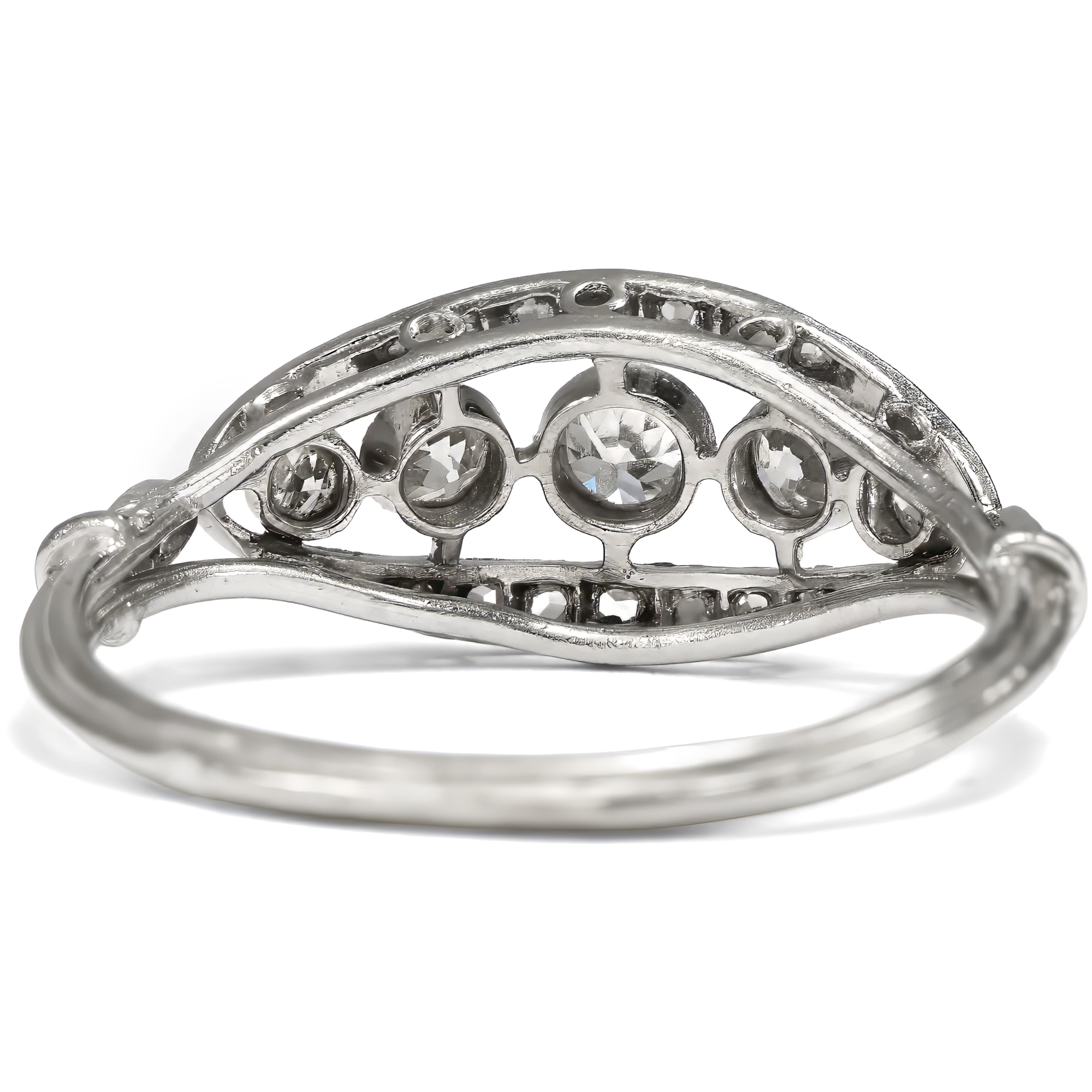 Elegant Antique Platinum Ring with Diamonds, Paris c. 1915 Elegant Antique Platinum Ring with Diamonds, Paris c. 1915