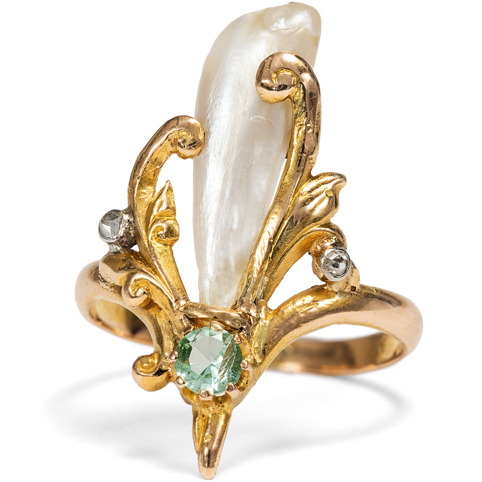 Antique Art Nouveau Ring with a Mississippi Pearl and Emerald in Gold, French, c. 1900 Antique Art Nouveau Ring with a Mississippi Pearl and Emerald in Gold, French, c. 1900