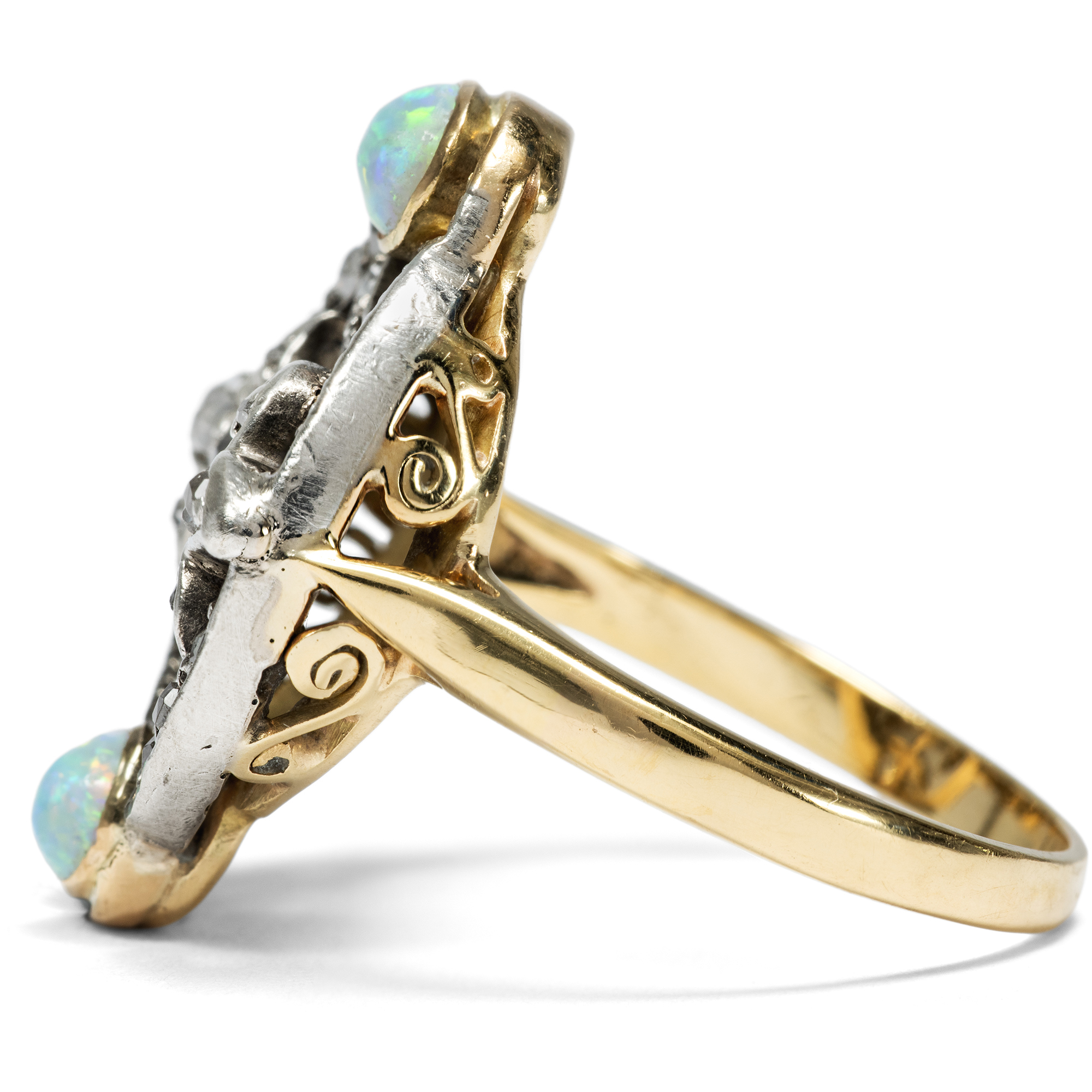 Ungewöhnlicher Ring mit Opalen und Diamantrosen in Silber auf Gold, um 1900 und später Ungewöhnlicher Ring mit Opalen und Diamantrosen in Silber auf Gold, um 1900 und später