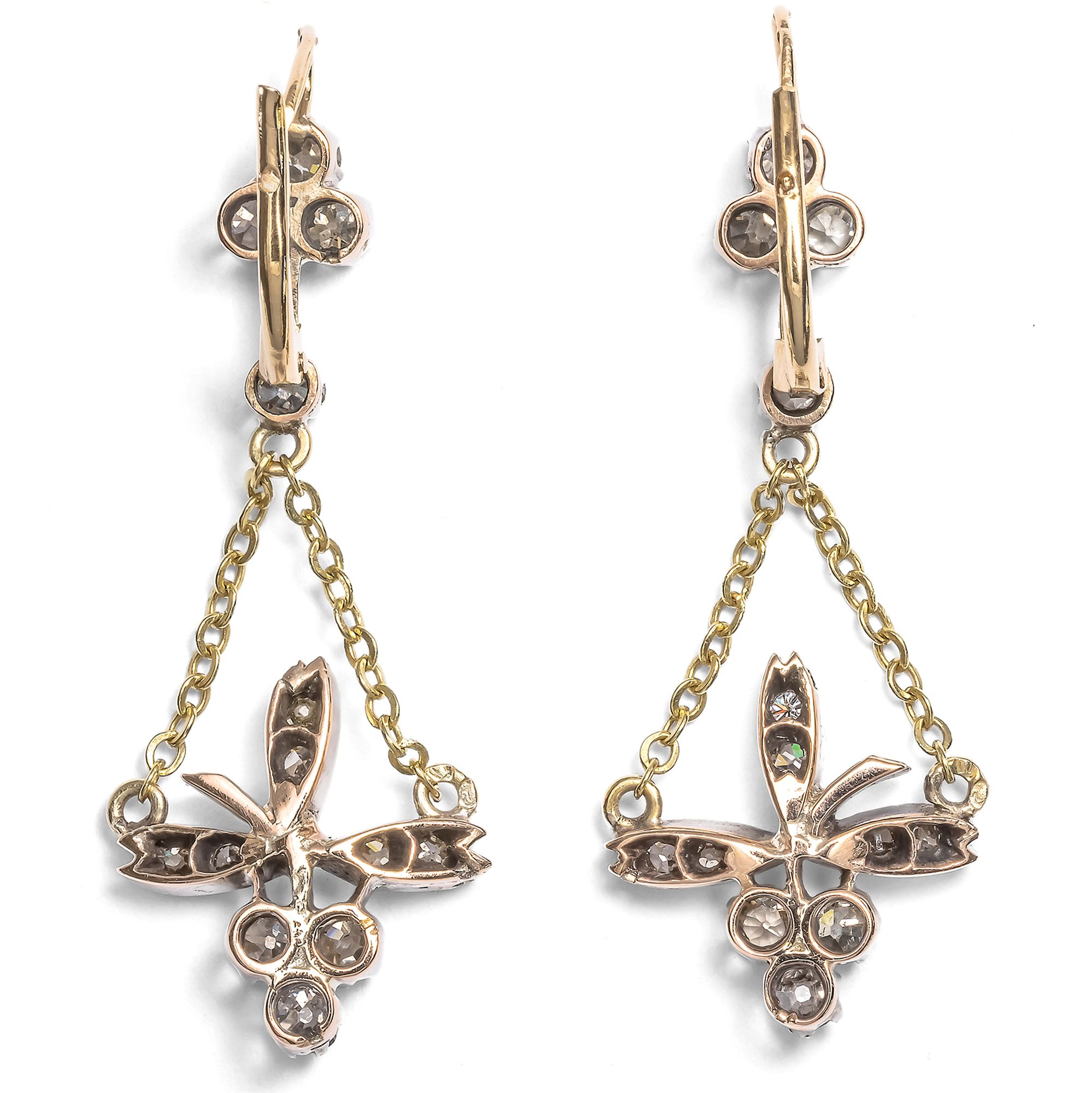 Lange Ohrringe aus antiken Elementen mit Diamanten in Gold & Silber, um 1890 & später Lange Ohrringe aus antiken Elementen mit Diamanten in Gold & Silber, um 1890 & später