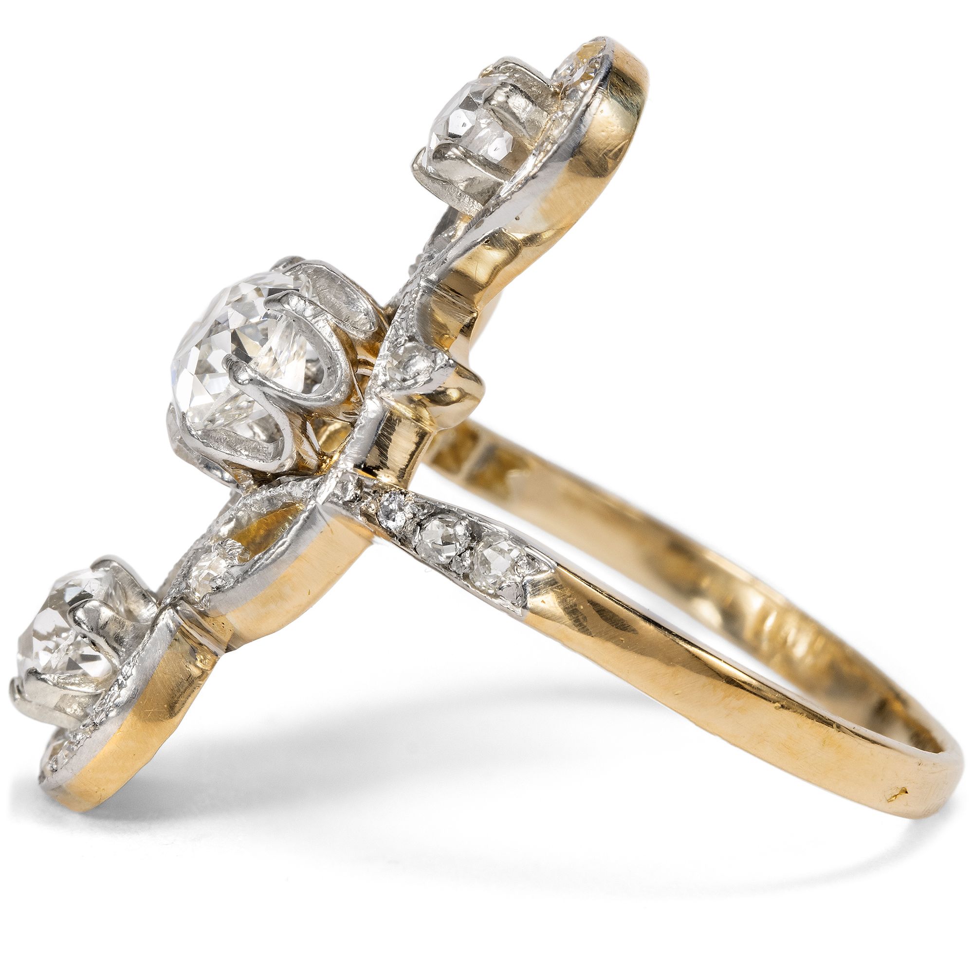 Feiner antiker Ring mit Diamanten im Altschliff in Platin auf Gold, um 1905 Feiner antiker Ring mit Diamanten im Altschliff in Platin auf Gold, um 1905