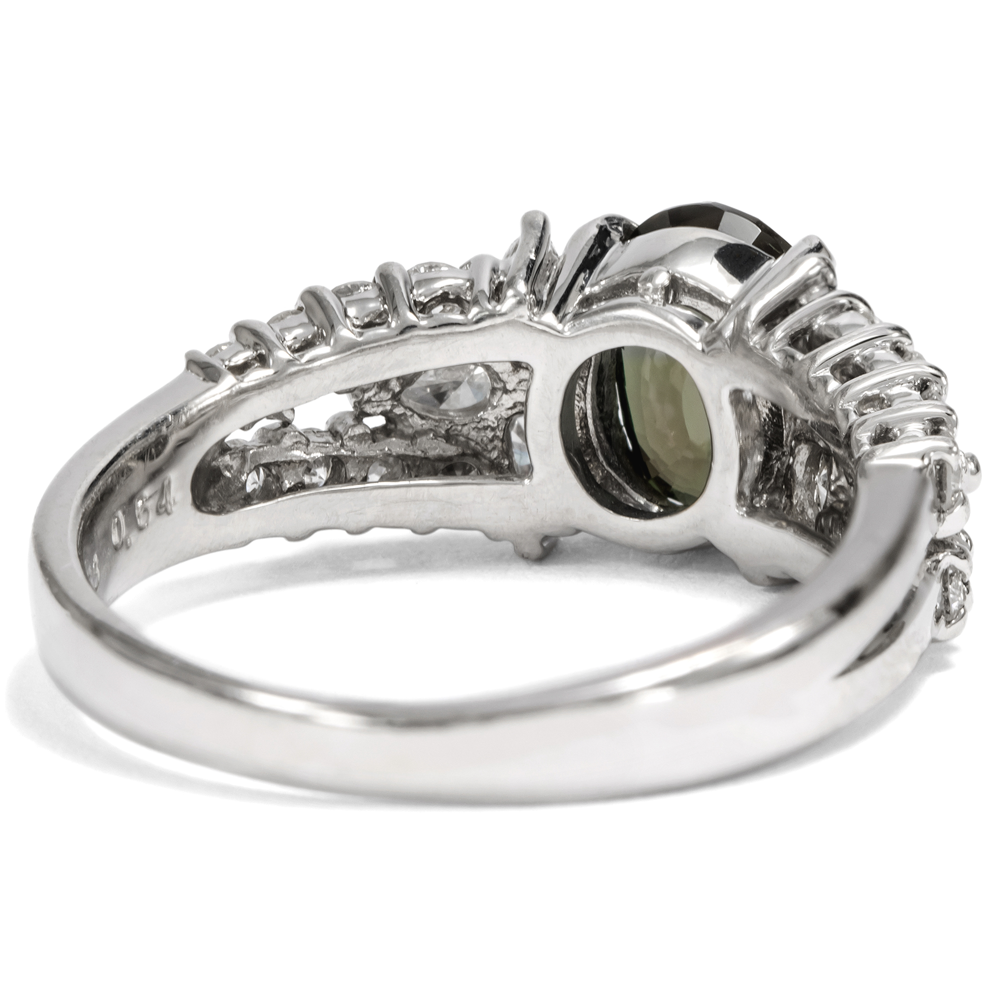 Moderner Ring mit einem farbwechselnden, natürlichen Alexandrit & Diamanten, um 2000 Moderner Ring mit einem farbwechselnden, natürlichen Alexandrit & Diamanten, um 2000