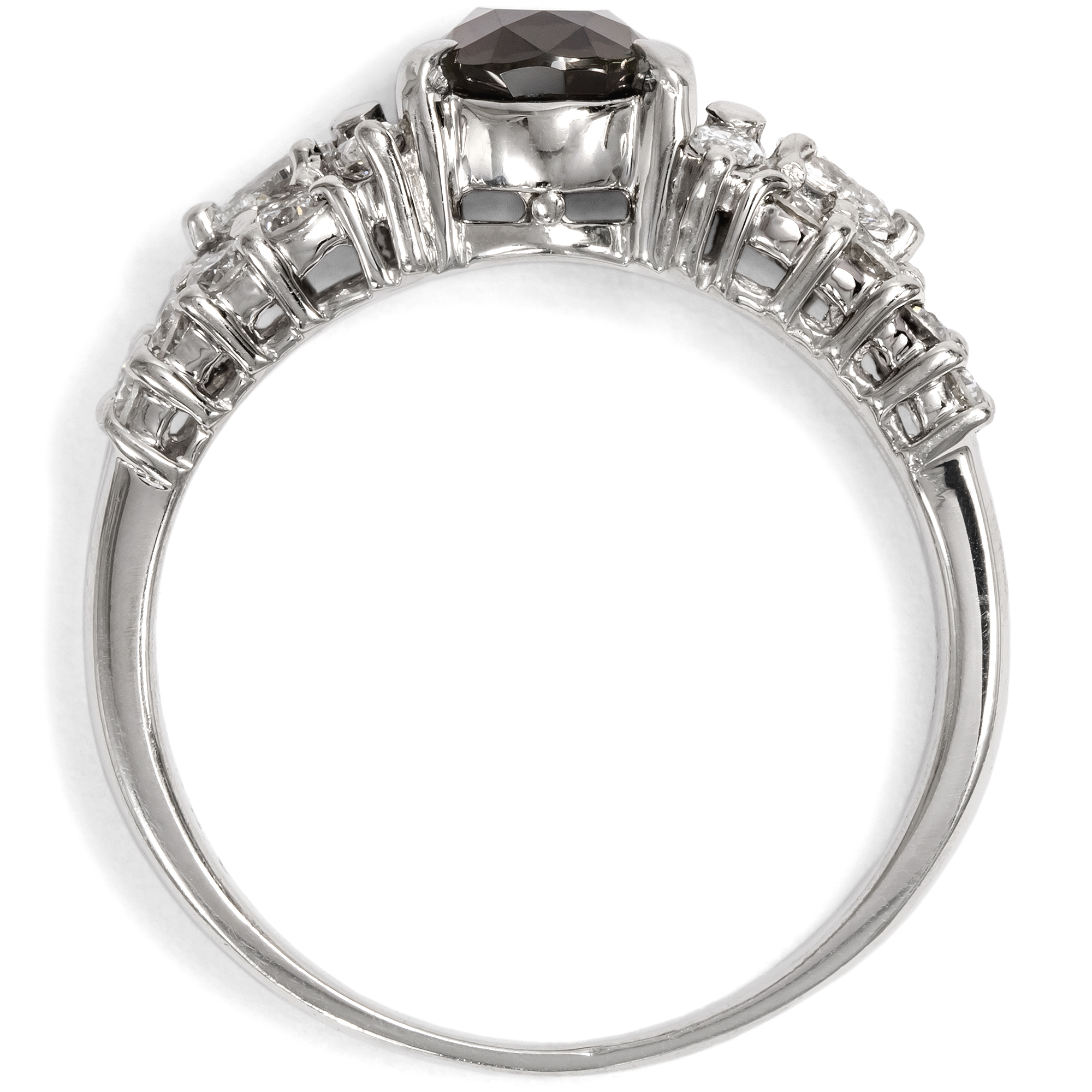 Moderner Ring mit einem farbwechselnden, natürlichen Alexandrit & Diamanten, um 2000 Moderner Ring mit einem farbwechselnden, natürlichen Alexandrit & Diamanten, um 2000