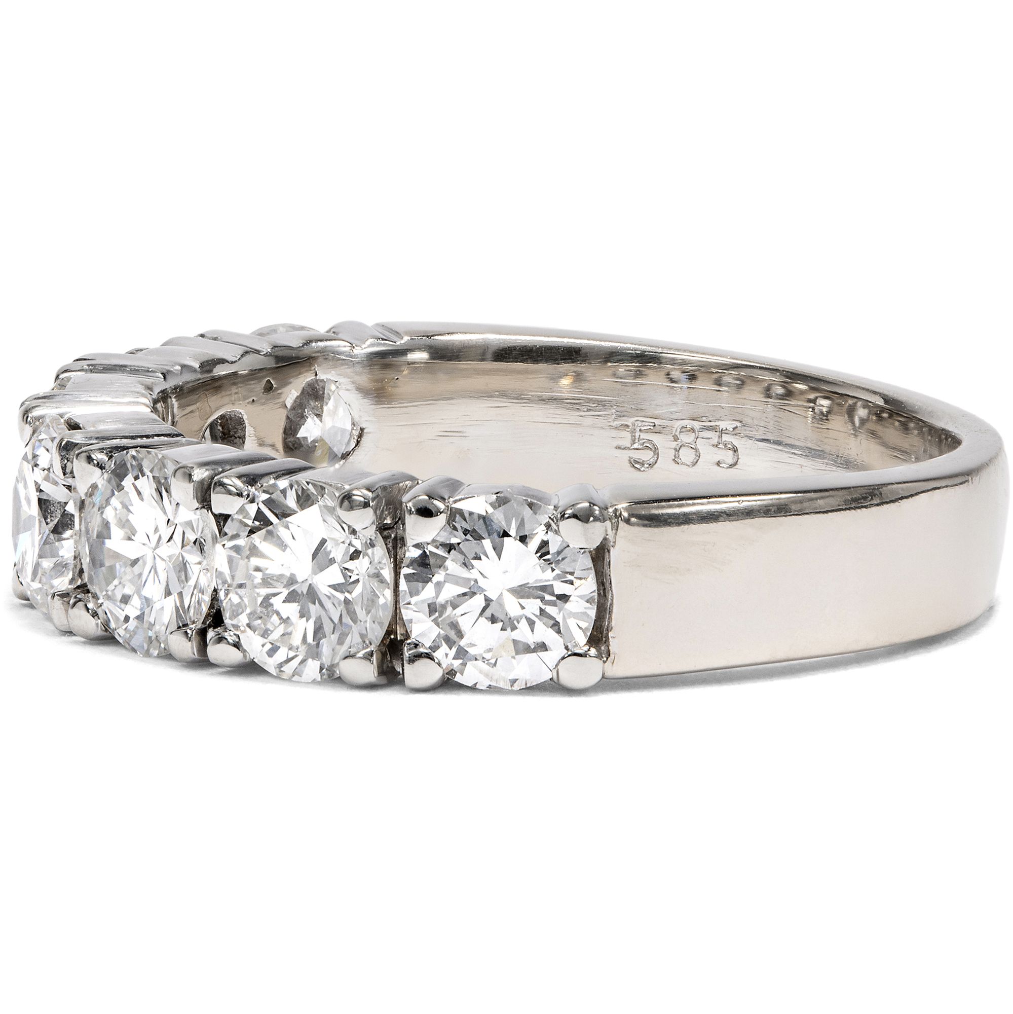 Zeitloser „Half-Memory“-Ring mit sieben Brillanten in Weißgold, Deutschland um 2000 Zeitloser „Half-Memory“-Ring mit sieben Brillanten in Weißgold, Deutschland um 2000