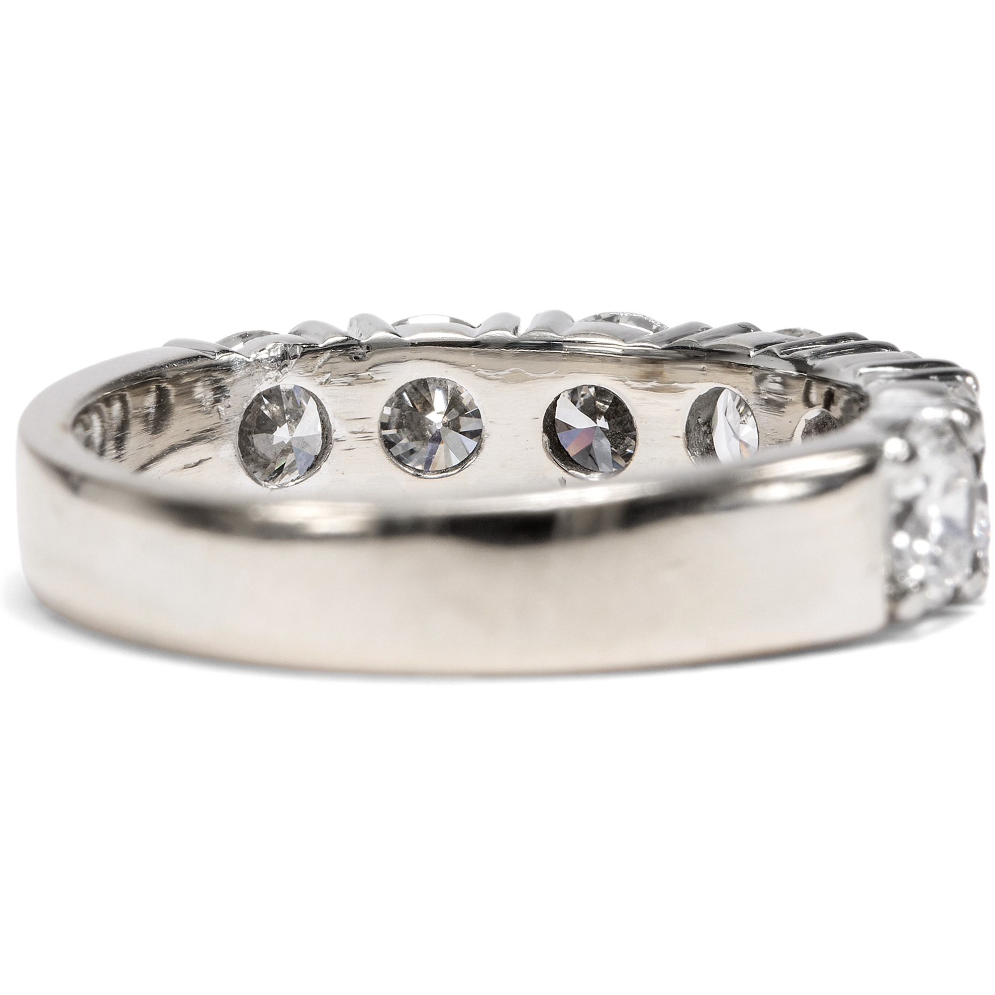 Zeitloser „Half-Memory“-Ring mit sieben Brillanten in Weißgold, Deutschland um 2000 Zeitloser „Half-Memory“-Ring mit sieben Brillanten in Weißgold, Deutschland um 2000